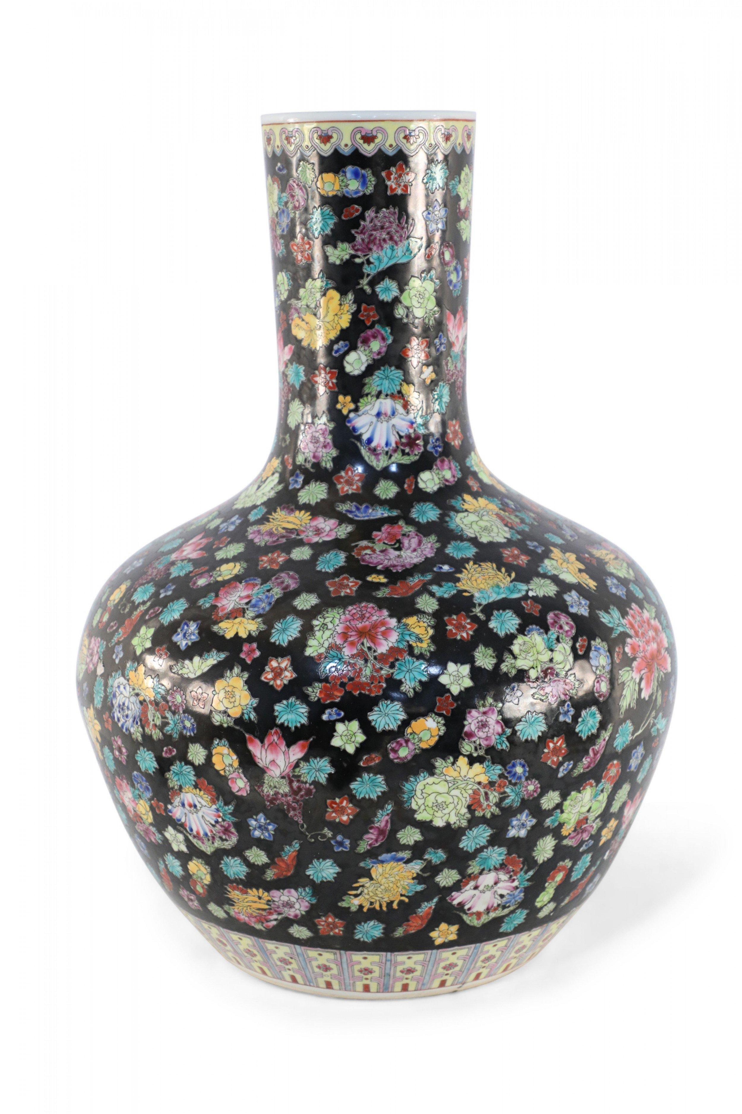 20th Century Chinese Black and Multicolor Floral Porcelain Vase For Sale