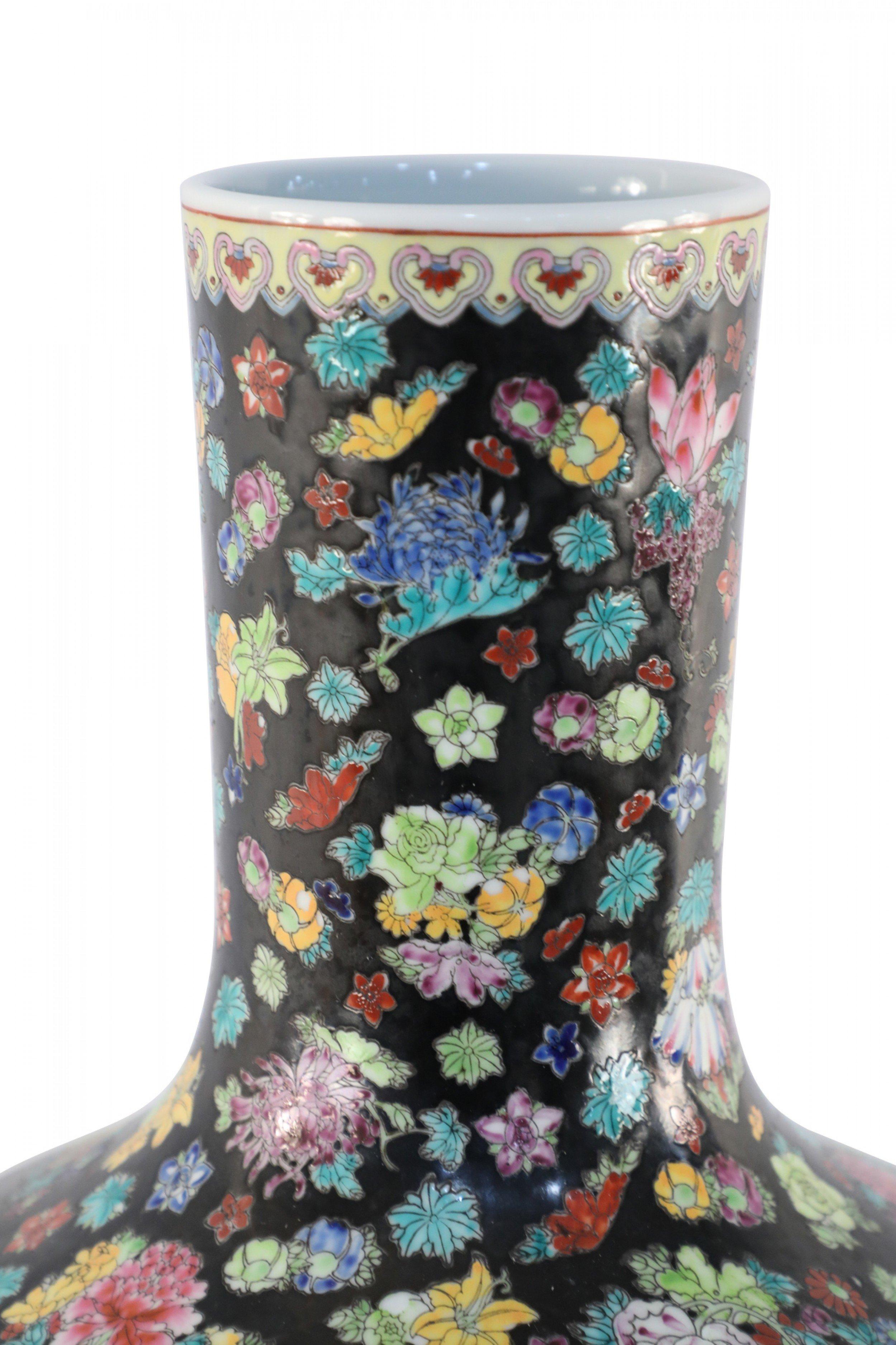 Chinese Black and Multicolor Floral Porcelain Vase For Sale 1