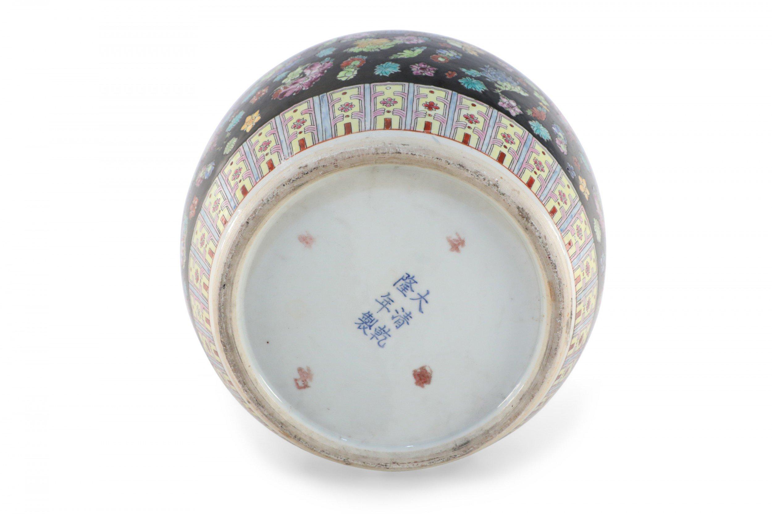 Chinese Black and Multicolor Floral Porcelain Vase For Sale 2