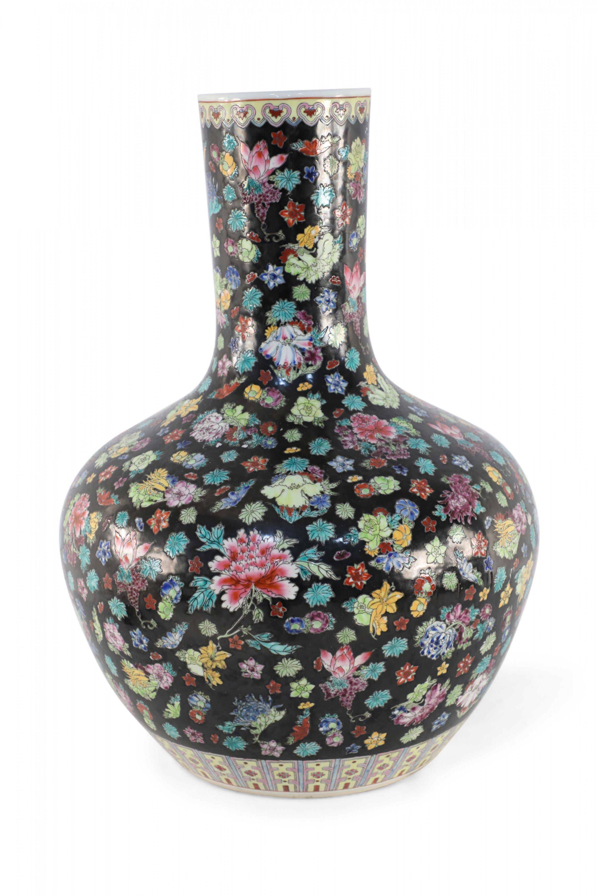 Chinese Black and Multicolor Floral Porcelain Vase For Sale 3