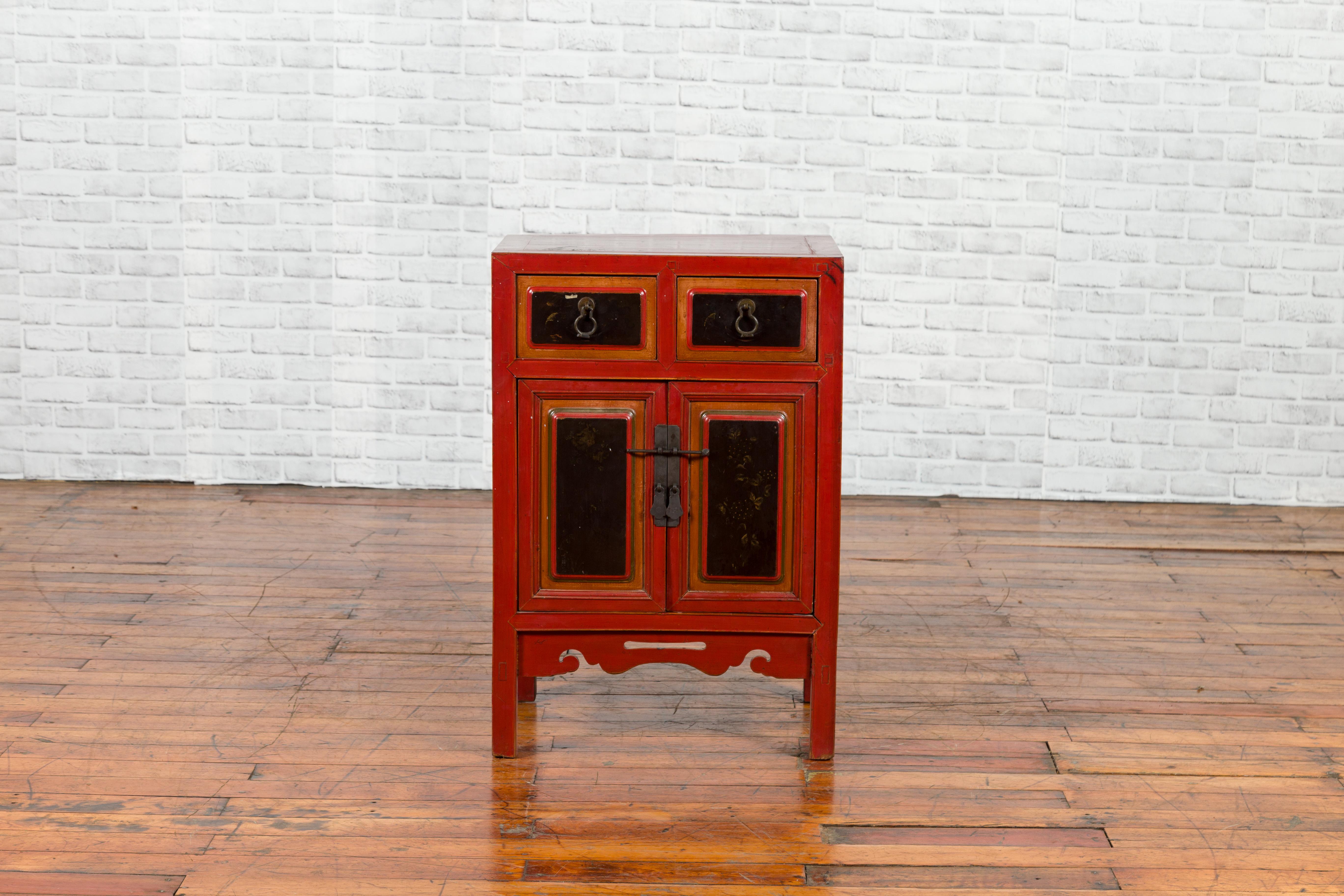 Chinese Black and Red Small Cabinet from the Qing Dynasty, with Carved Apron In Good Condition In Yonkers, NY