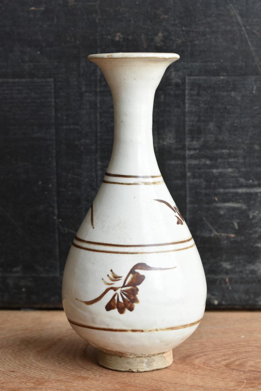 Chinese Black and White Antique Pottery Vase/ Ming Dynasty /14th-15th Century In Good Condition In Sammu-shi, Chiba