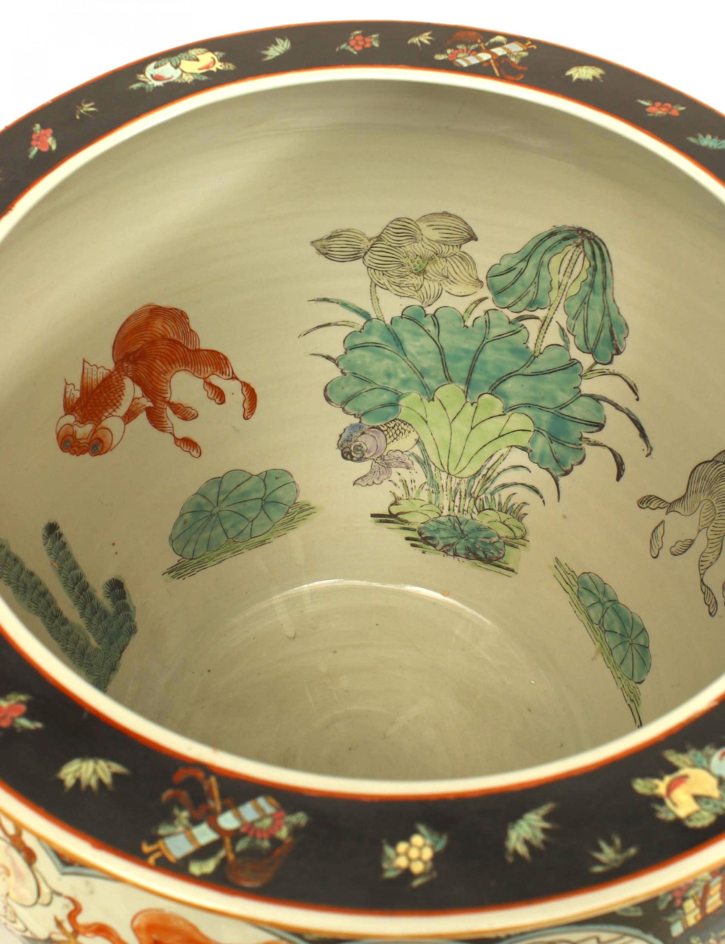 Asiatische Jardiniere im chinesischen Stil (19./20. Jh.), schwarz-weiß, mit 4 Szenen mit Figuren und Dekoration auf der Innenseite.