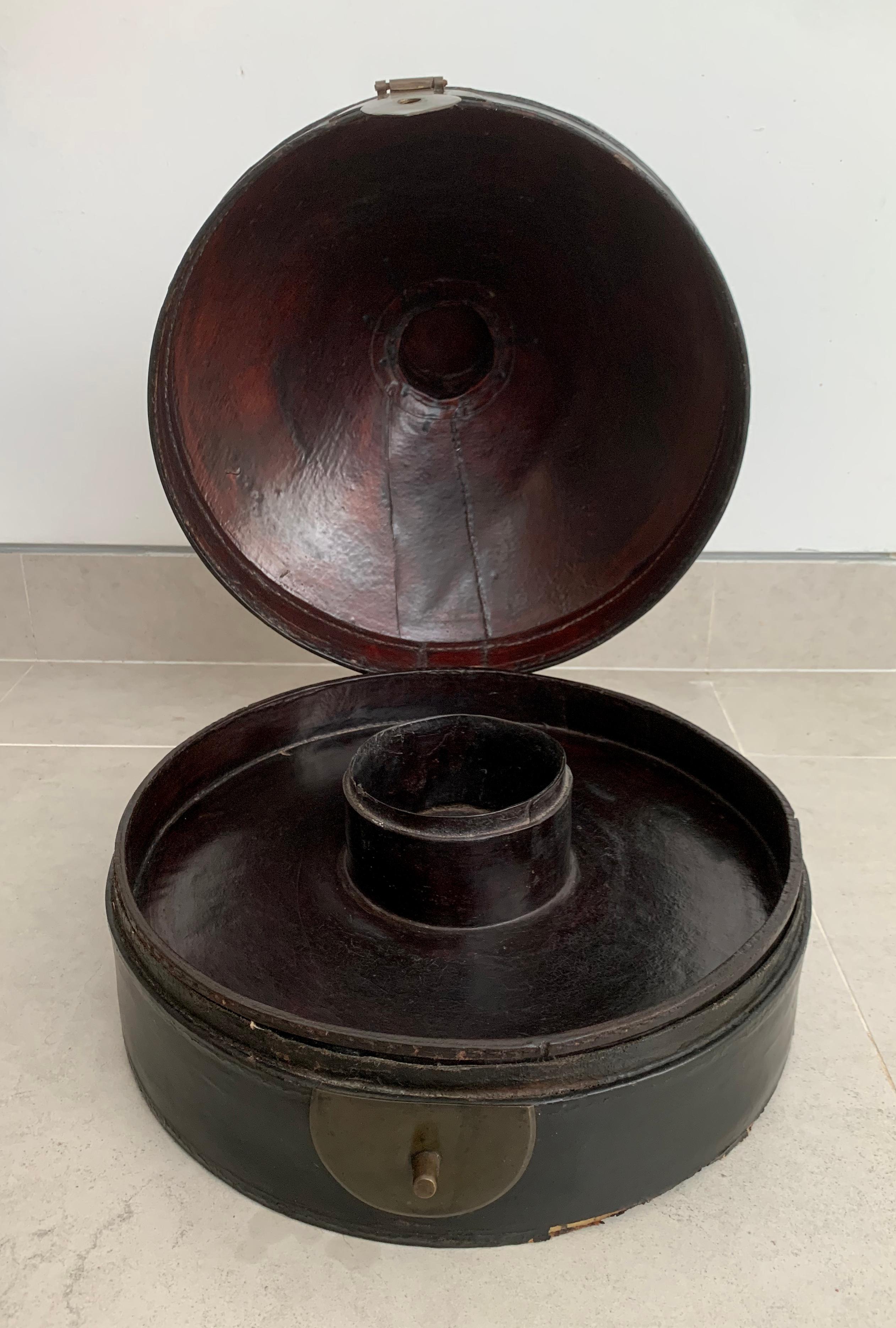 19th Century Chinese Black Antique Lacquered Hat Box, Qing Dynasty