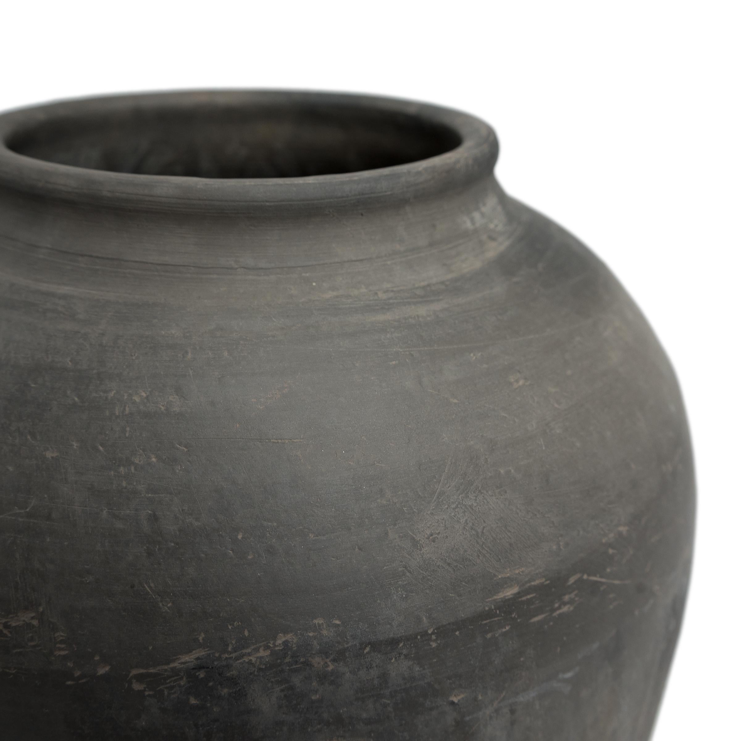 Chinese Black Clay Vessel, circa 1900 In Good Condition In Chicago, IL
