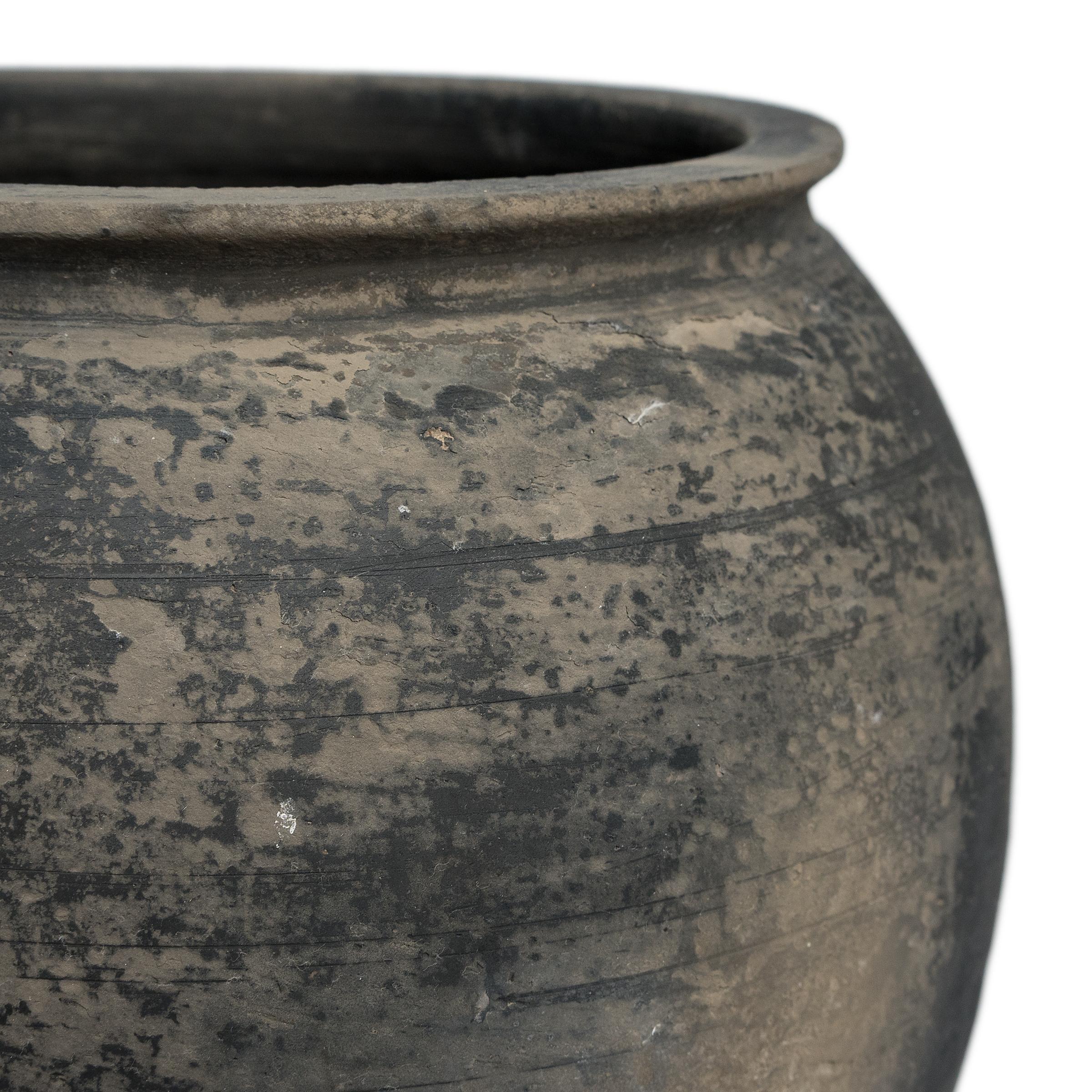 Chinese Black Clay Vessel, circa 1900 In Good Condition For Sale In Chicago, IL