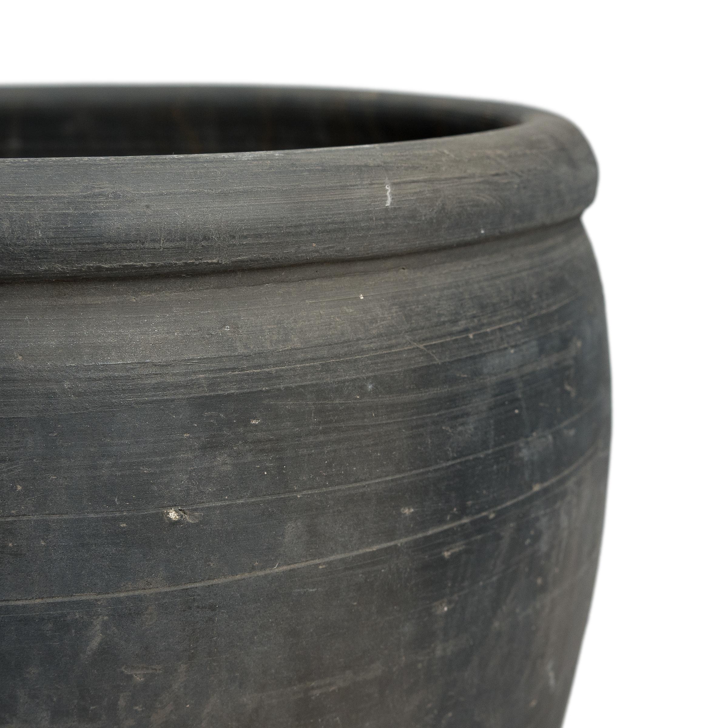 Chinese Black Clay Vessel, c. 1900 In Good Condition For Sale In Chicago, IL