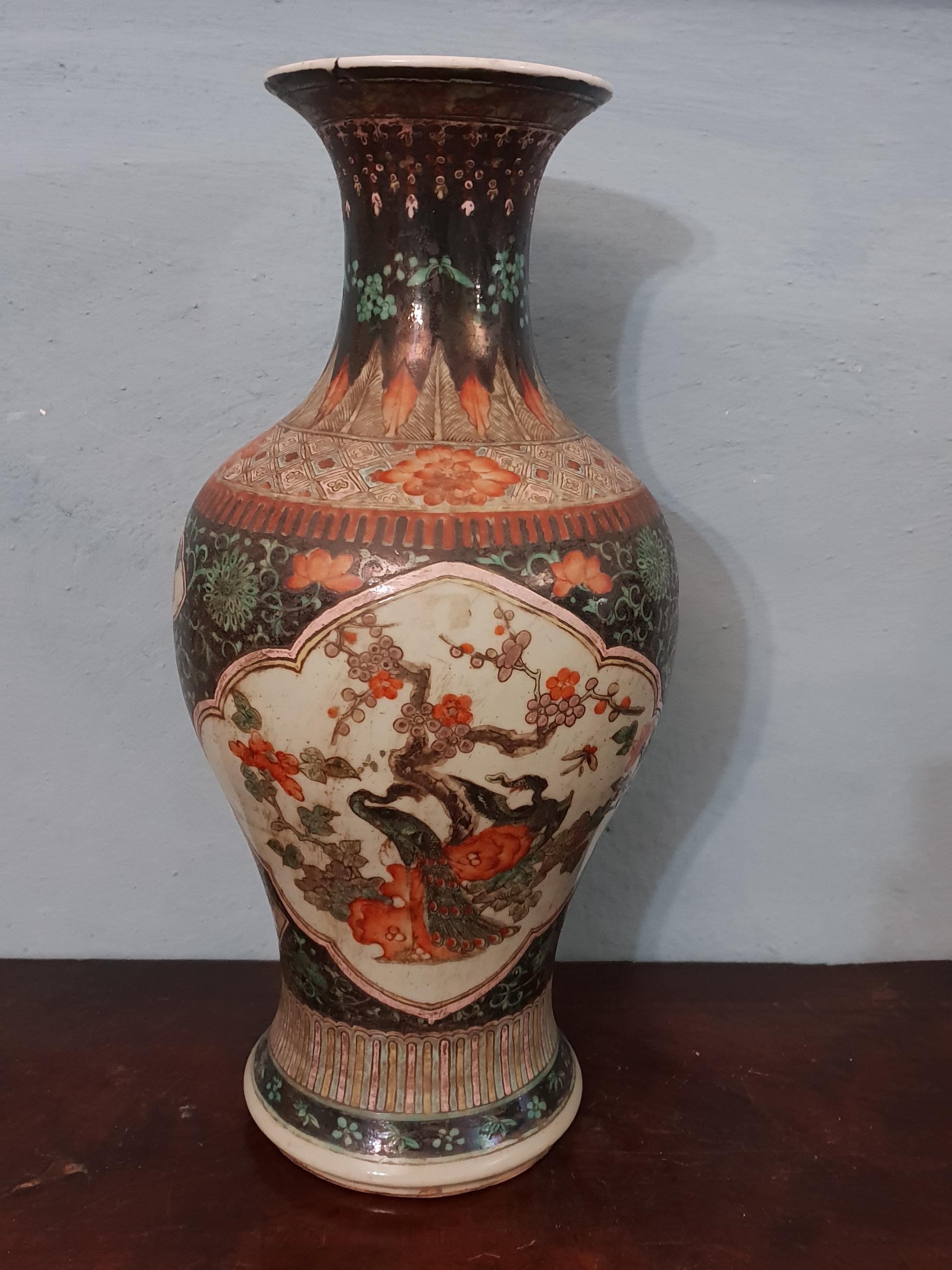 Qing Chinese Black Family Porcelain Vase