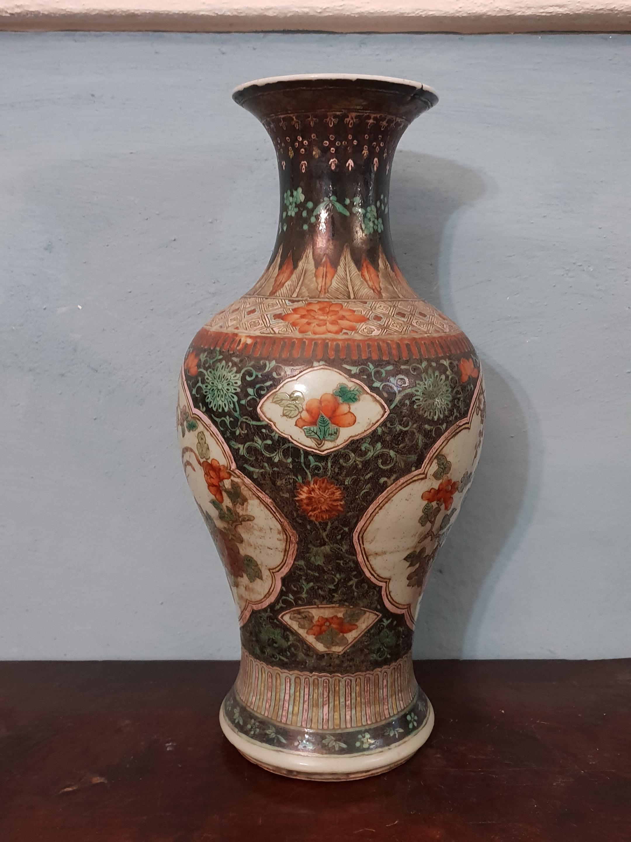 Chinese Black Family Porcelain Vase 1