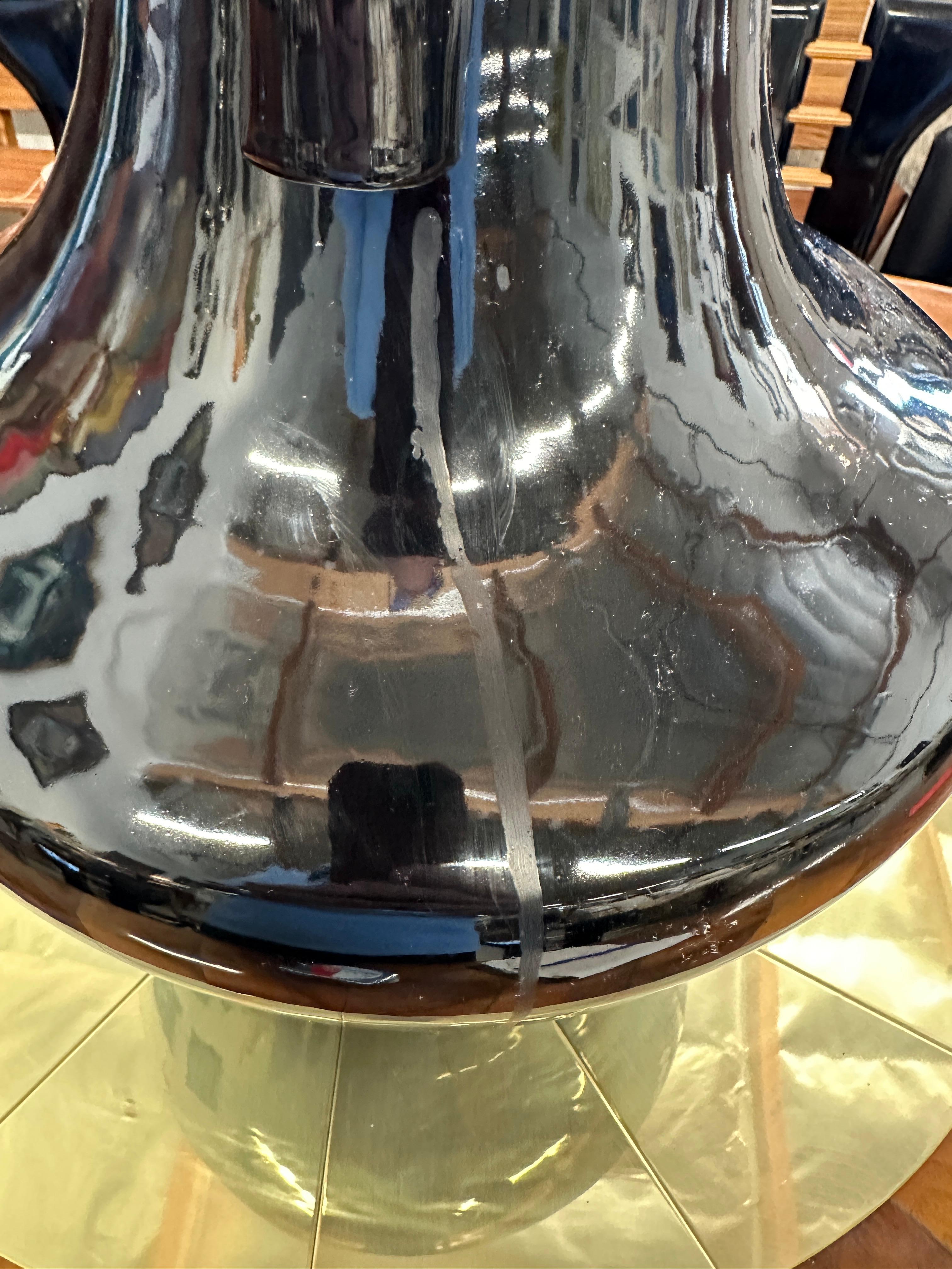 Vaso cinese con manico smaltato nero in vendita 5