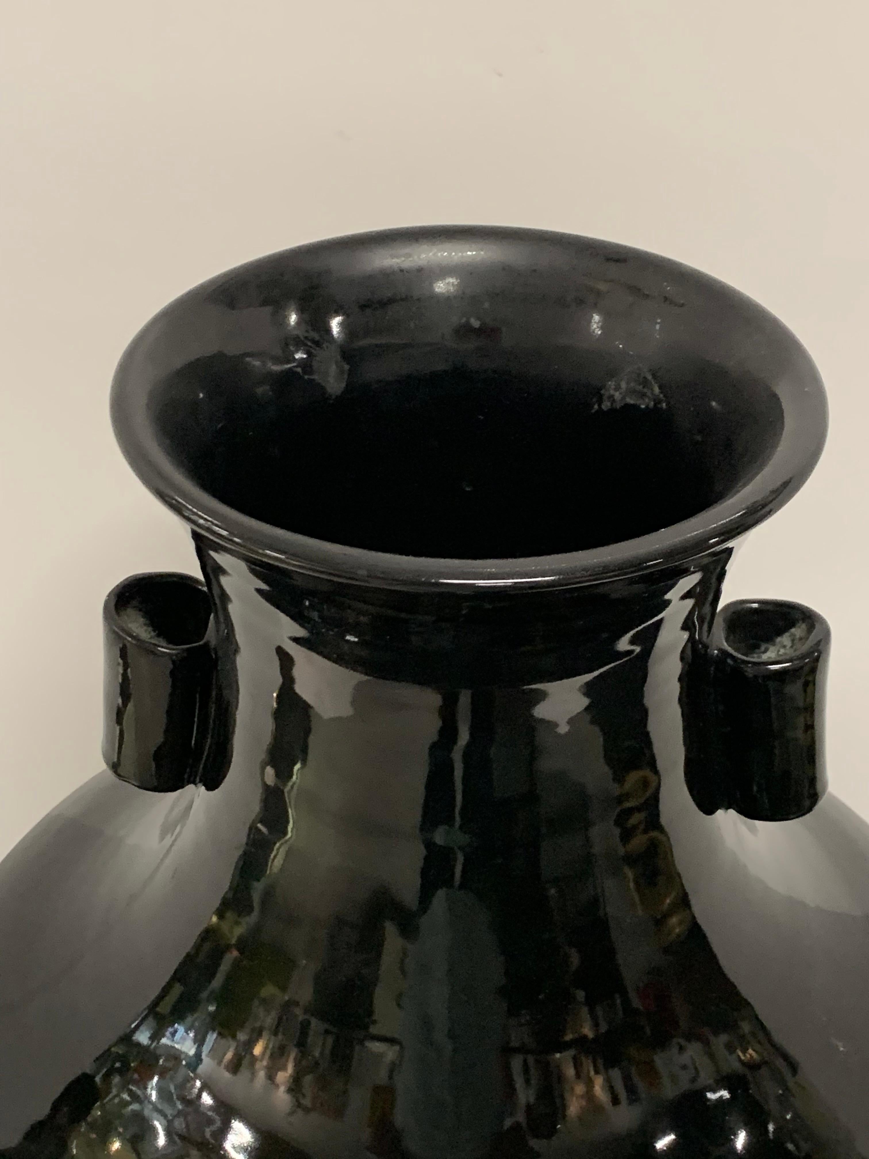 Ceramica Vaso cinese con manico smaltato nero in vendita