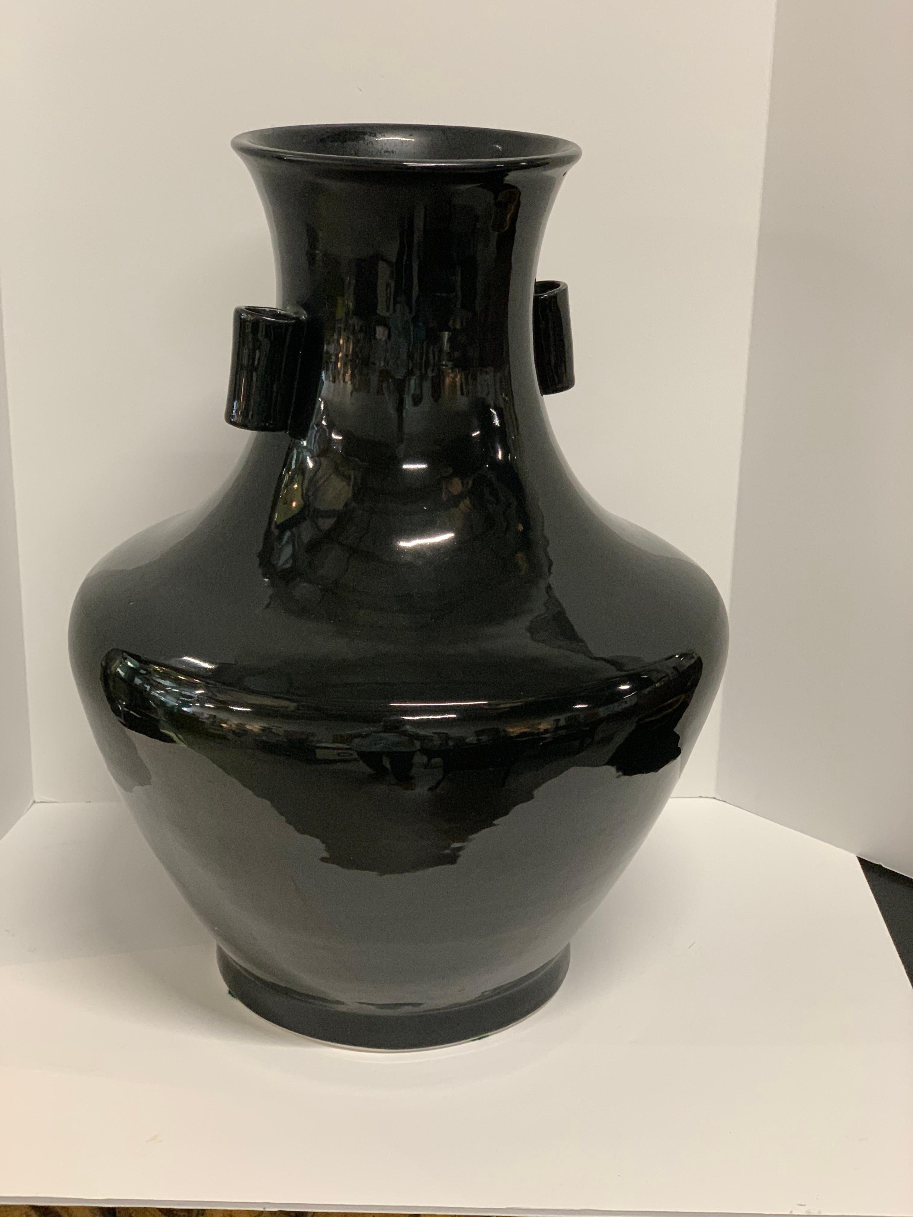 Vaso cinese con manico smaltato nero in vendita 2
