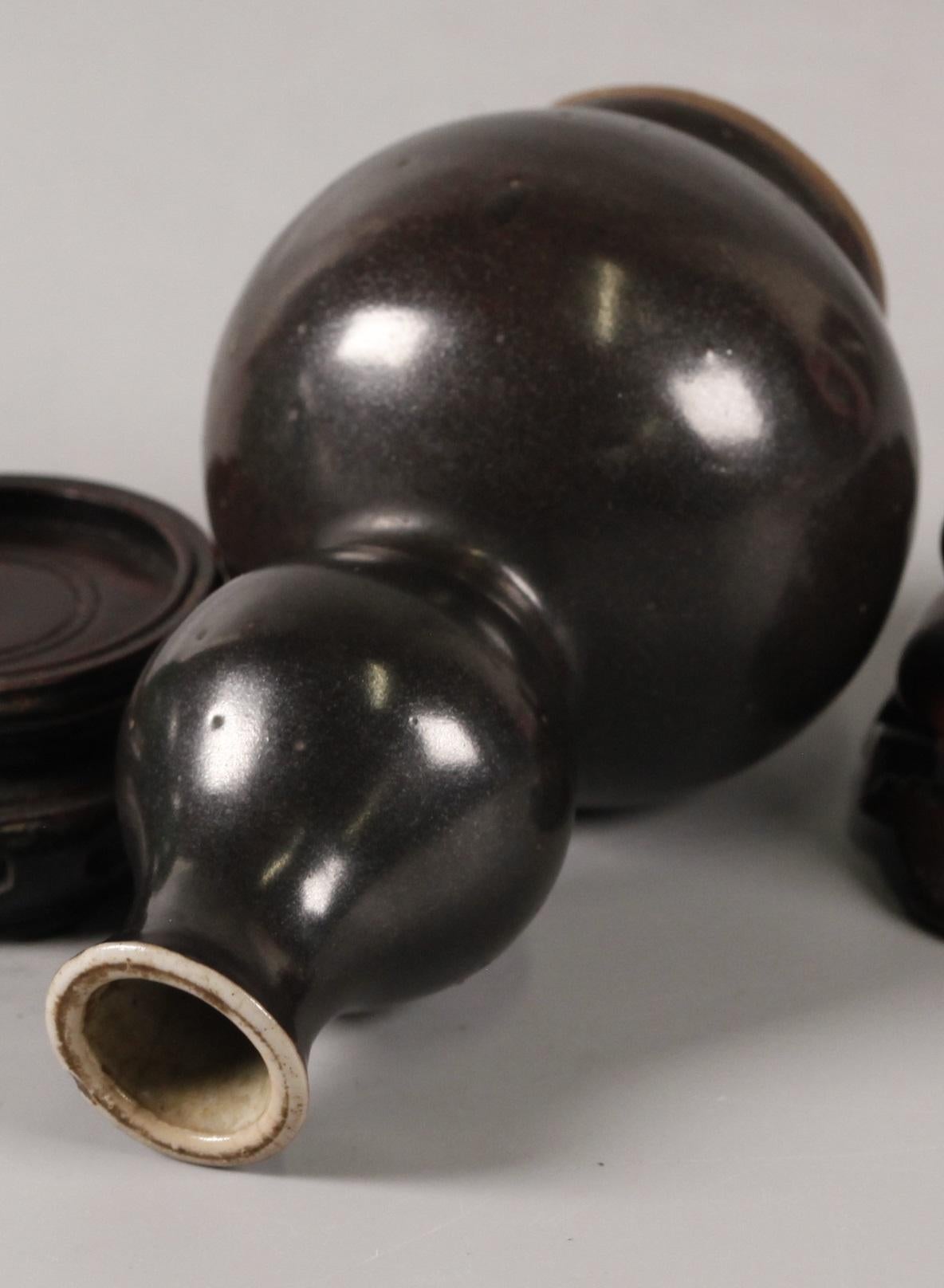 double gourd form vase; 2.5in(D) x 2.5in(W) x 4.4in(H) are the dimensions of the vase only (not including the wooden base); wooden base shown in the pictures is included with this item 