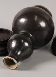 Vase chinois en porcelaine émaillée noire, 18e siècle