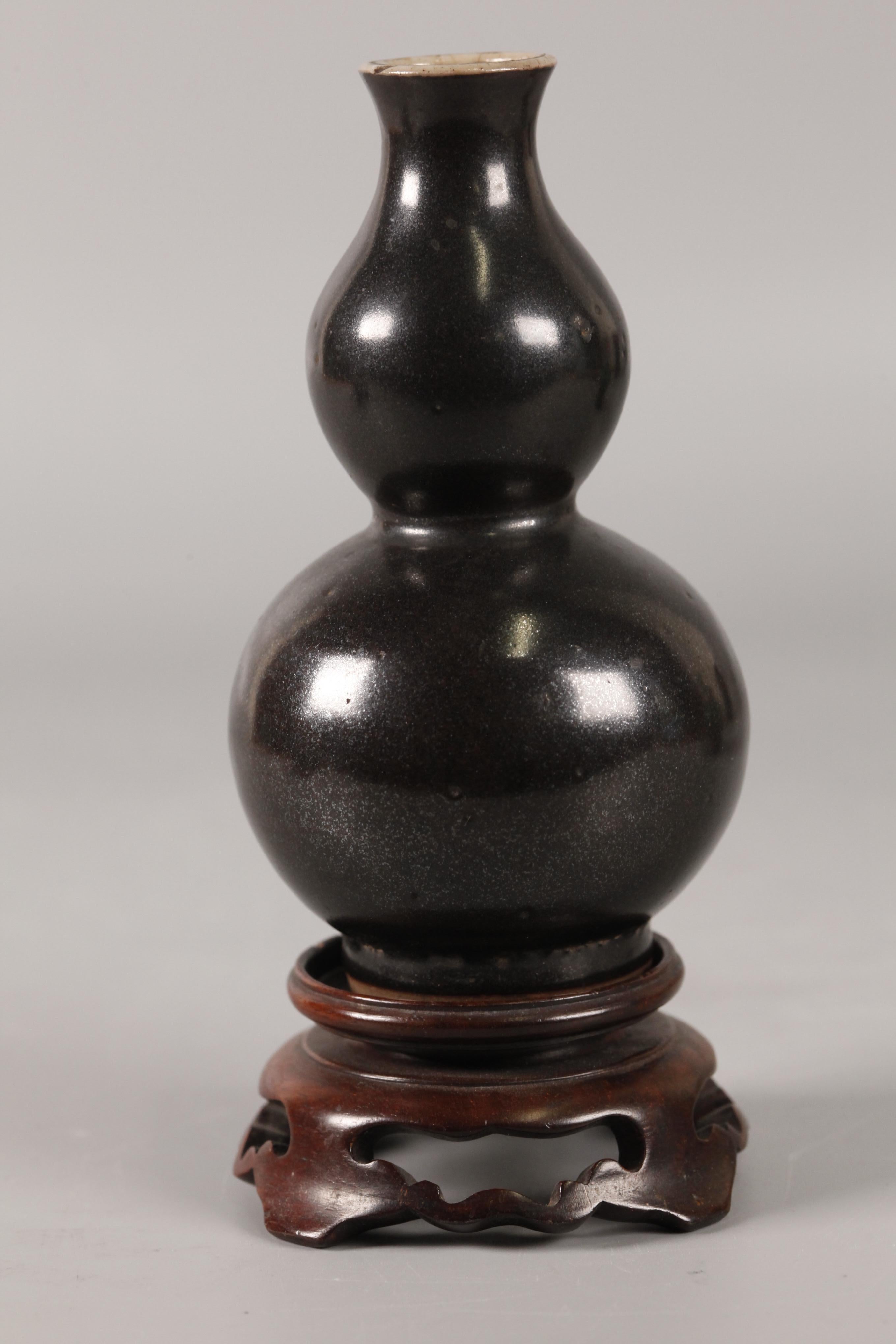 18th Century Chinese black glazed porcelain vase, 18th c. For Sale