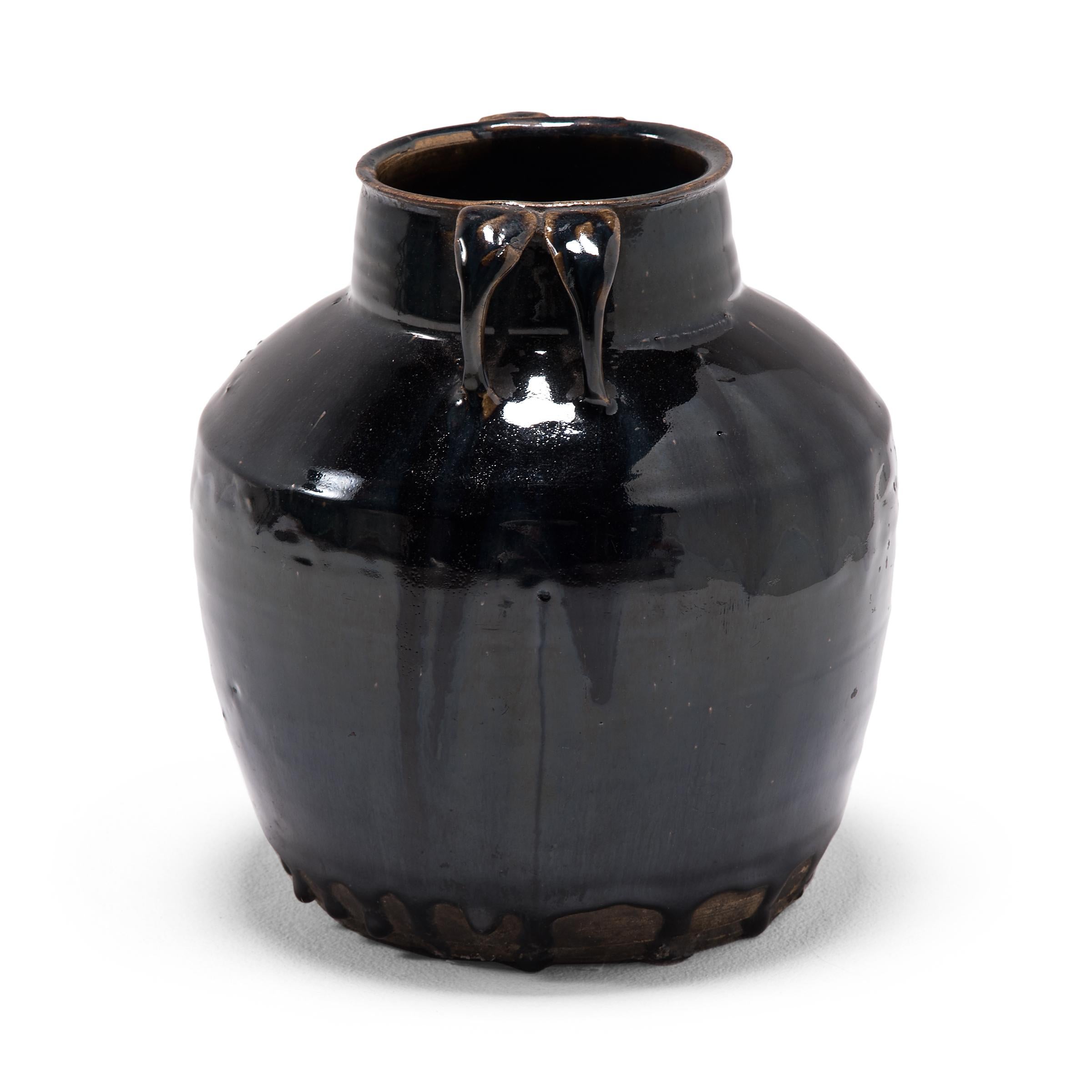 Chinese Black Glazed Soy Vessel In Good Condition In Chicago, IL