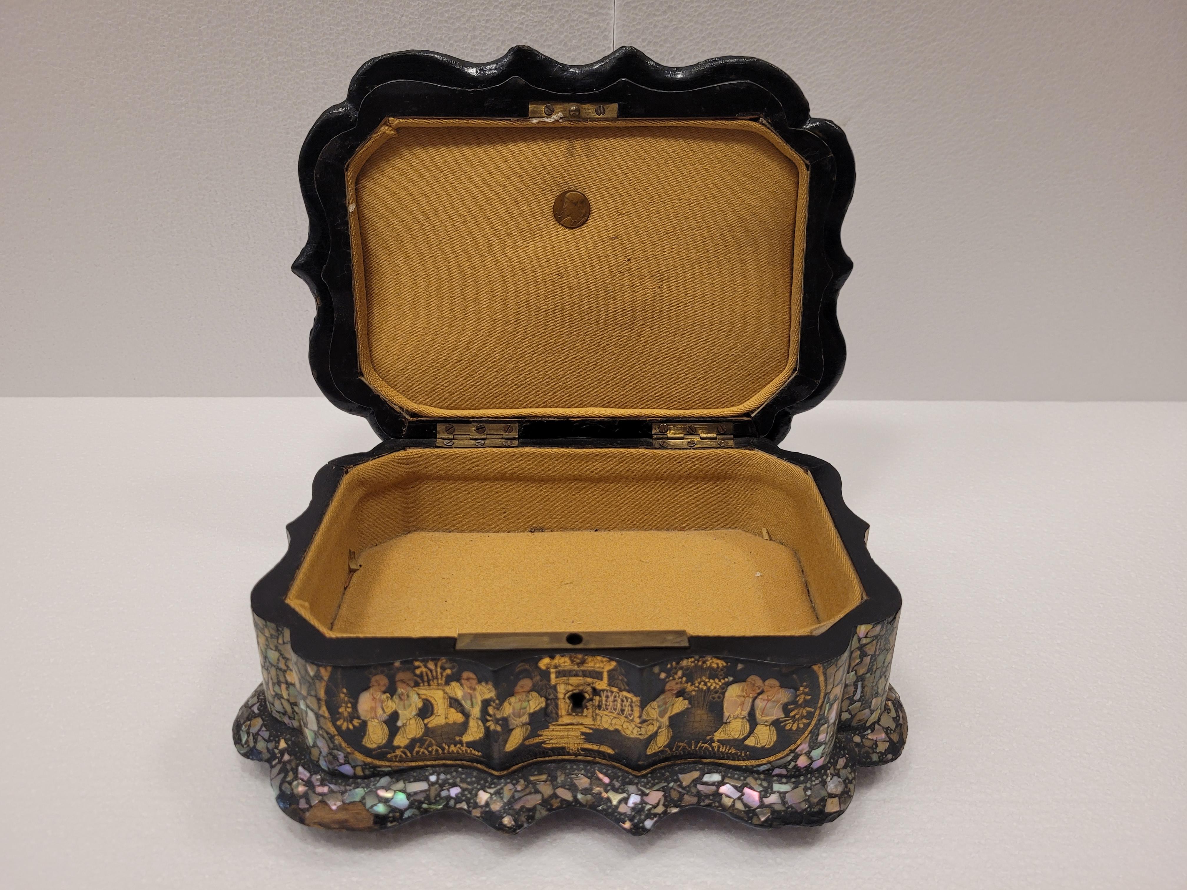  Chinese black gold Jewelry Box, yellow silk For Sale 6