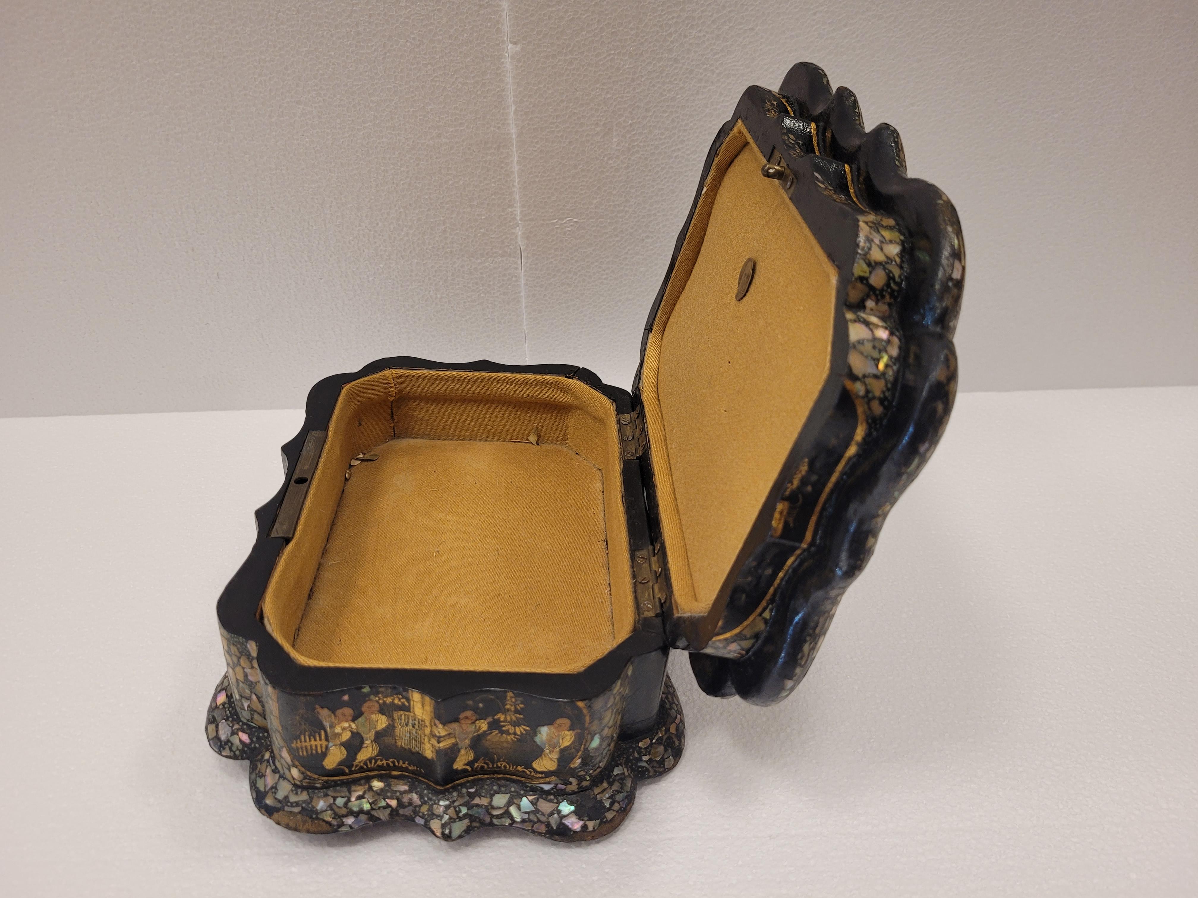  Chinese black gold Jewelry Box, yellow silk For Sale 9