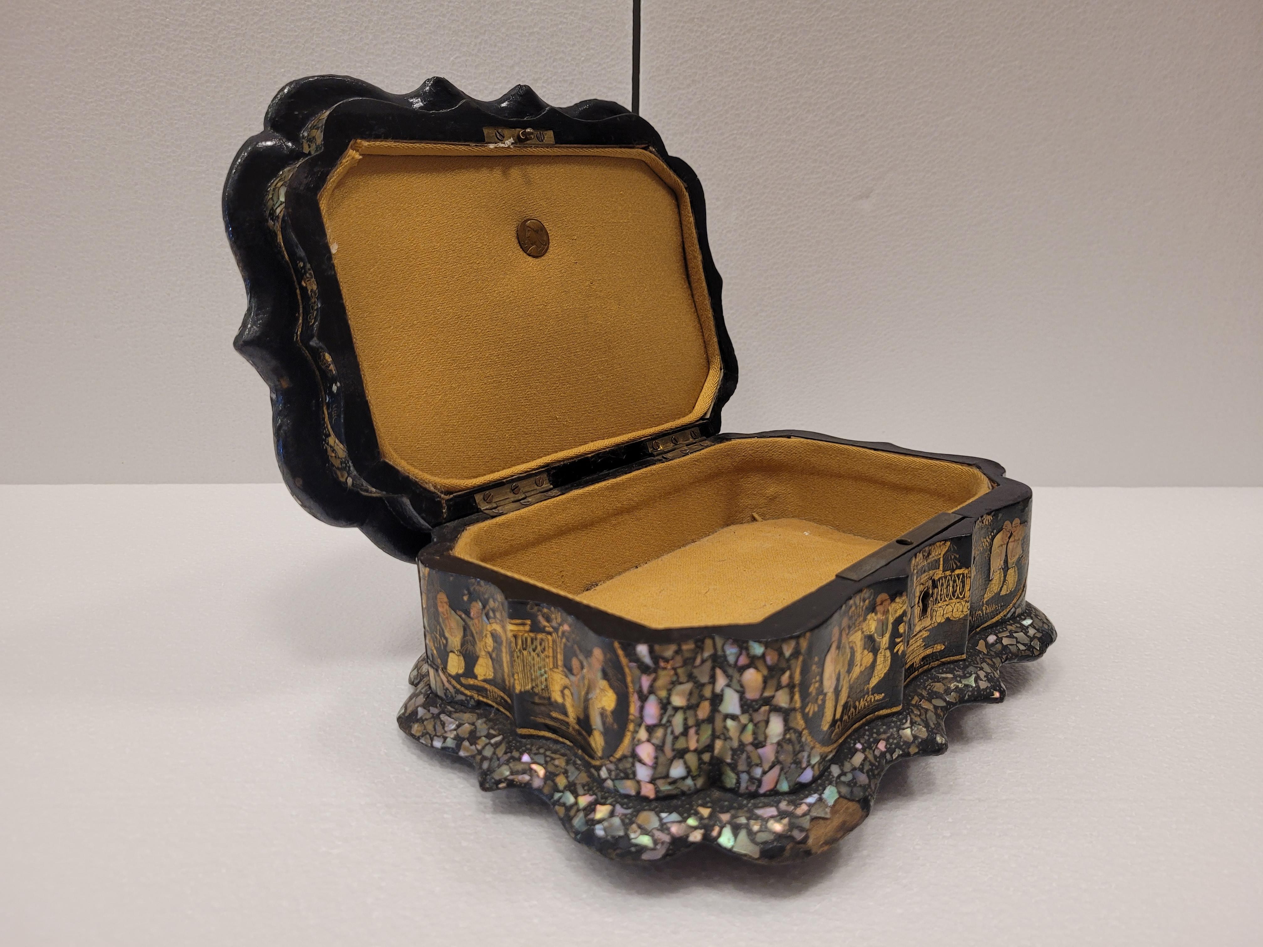  Chinese black gold Jewelry Box, yellow silk For Sale 4