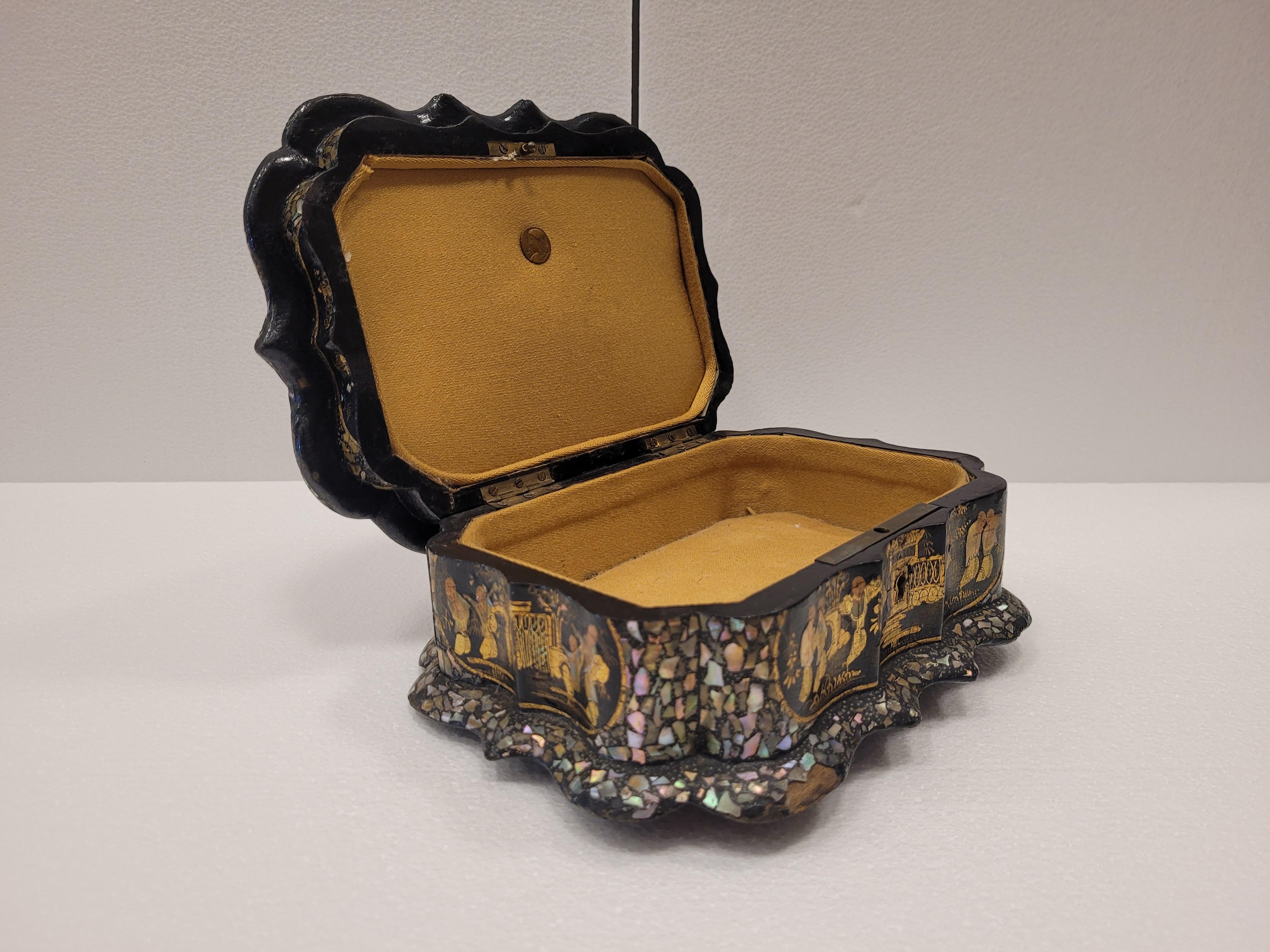 Chinese black gold Jewelry Box, yellow silk For Sale 5