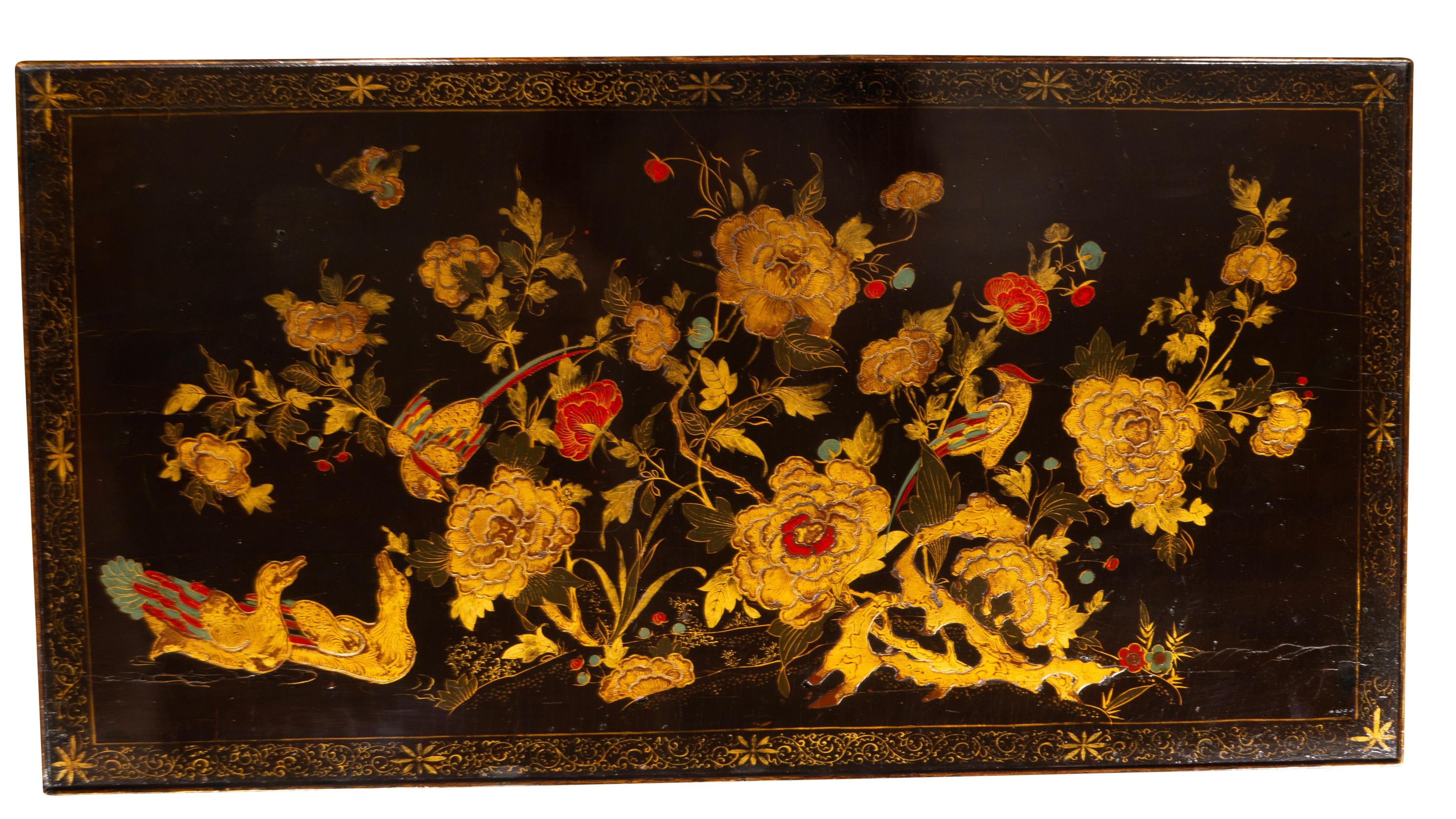 Chinese Black Lacquer And Chinoiserie Decorated Coffee Table For Sale 5