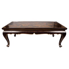 Table basse chinoise laquée noire et décorée de chinoiseries