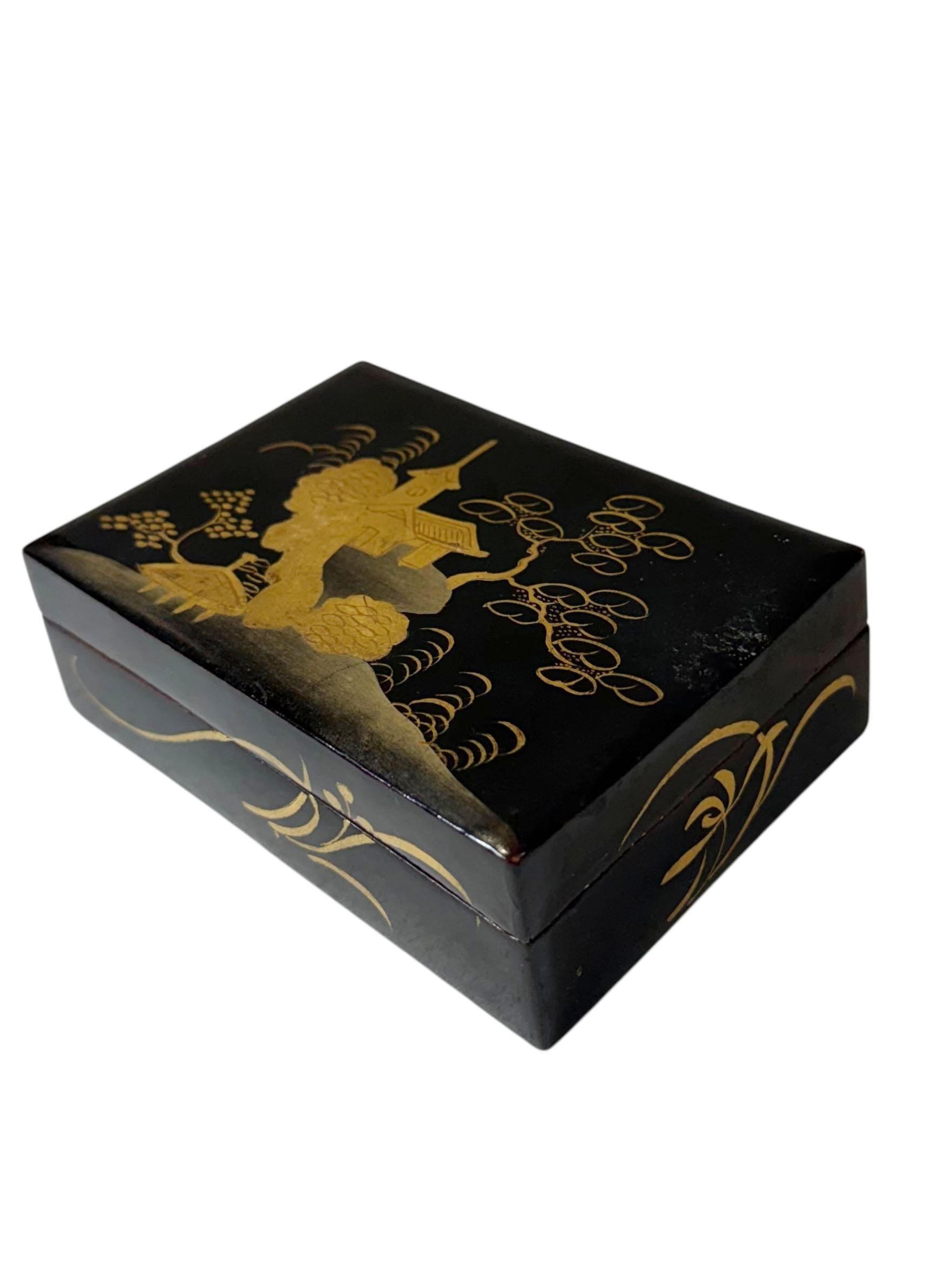 Chinese Black Lacquer Box In Good Condition For Sale In Tampa, FL