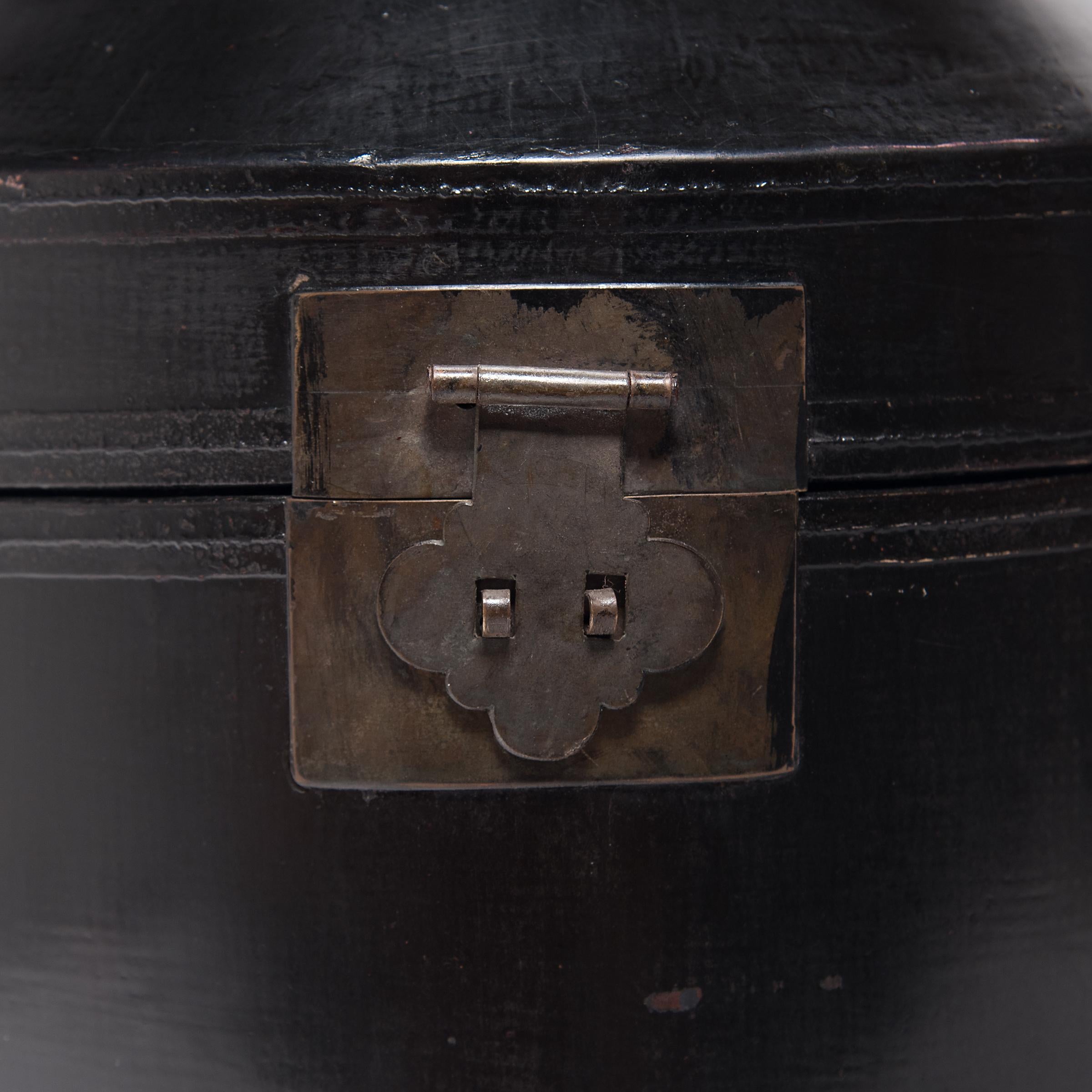 Chinese Black Lacquer Double Hat Box, circa 1850 1