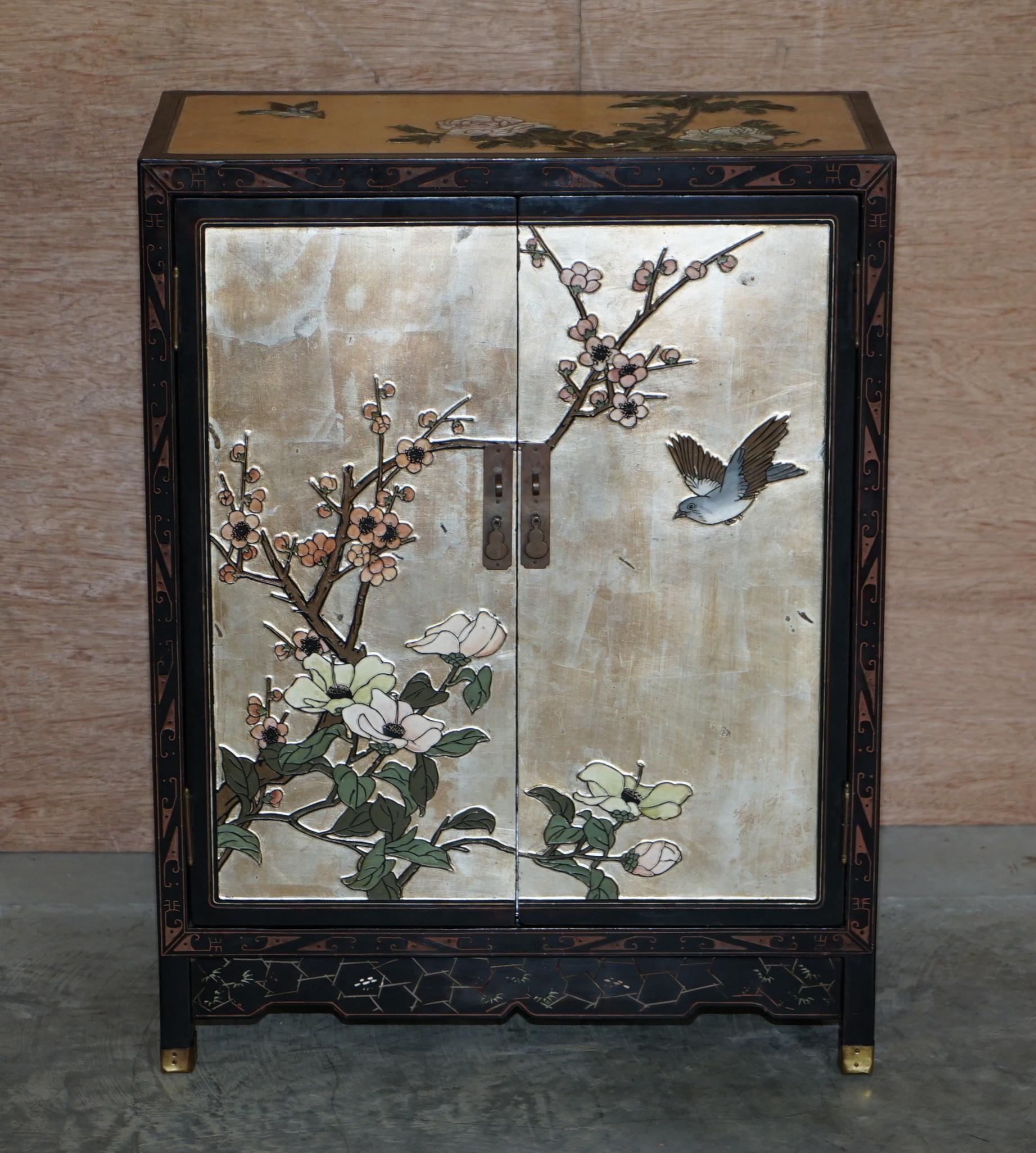 We are delighted to offer for sale this beautiful ornately decorated Chinese Chinoiserie side board cupboard hand painted with birds and flowers

A very well made and decorative side table, it has cupboards and drawers which offer plenty of