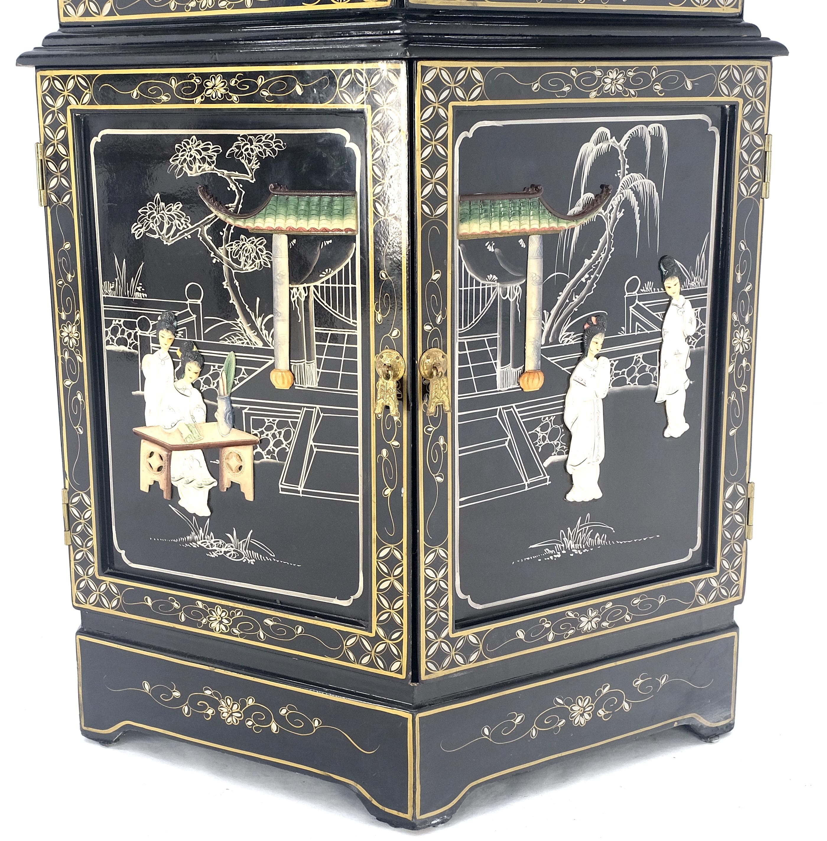 Chinesisch Schwarz Lack Rund Sechseck Pagode Top Perlmutt Vitrine Display (Chinese Chippendale) im Angebot