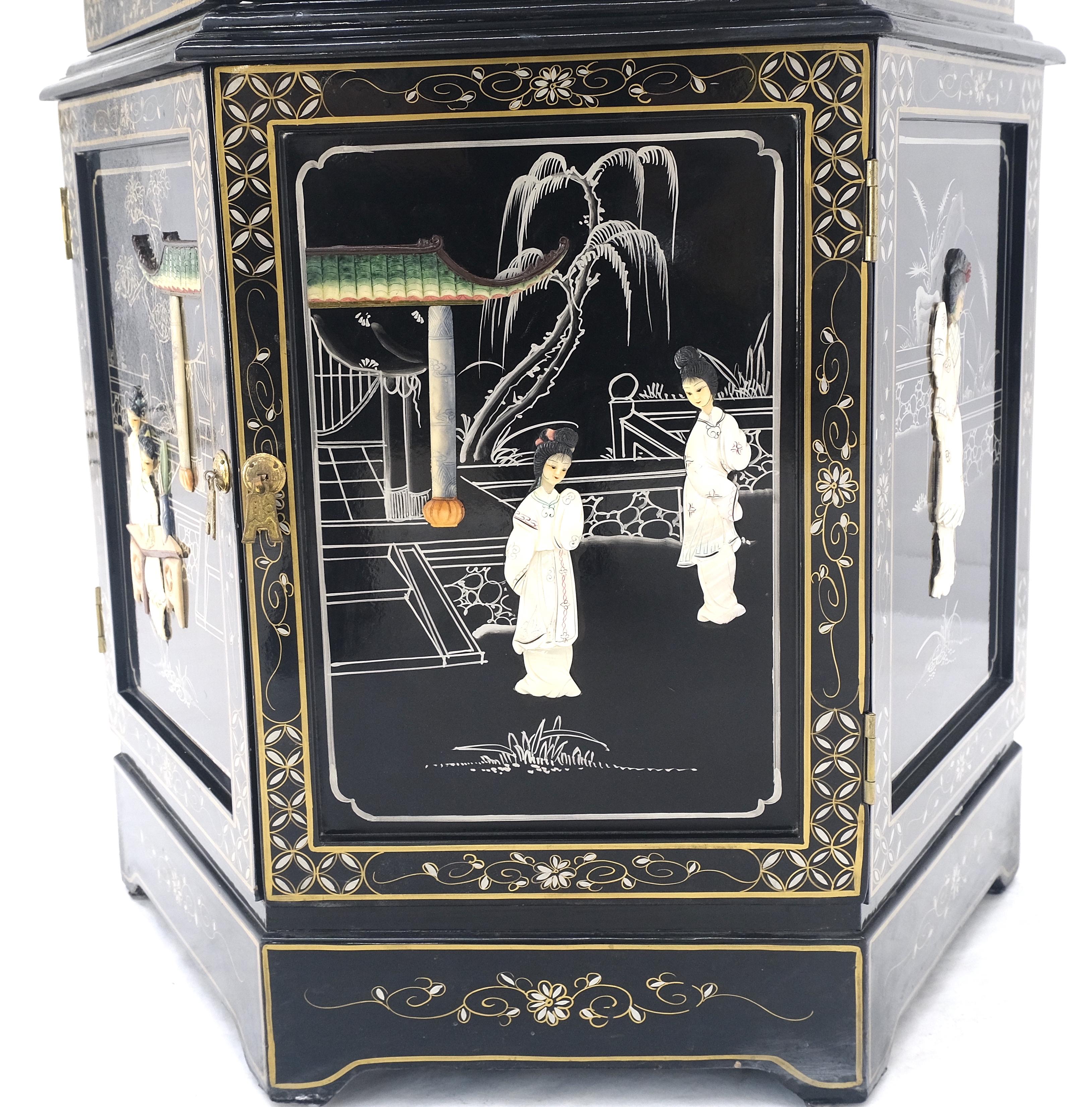 Chinesisch Schwarz Lack Rund Sechseck Pagode Top Perlmutt Vitrine Display (Hongkong) im Angebot