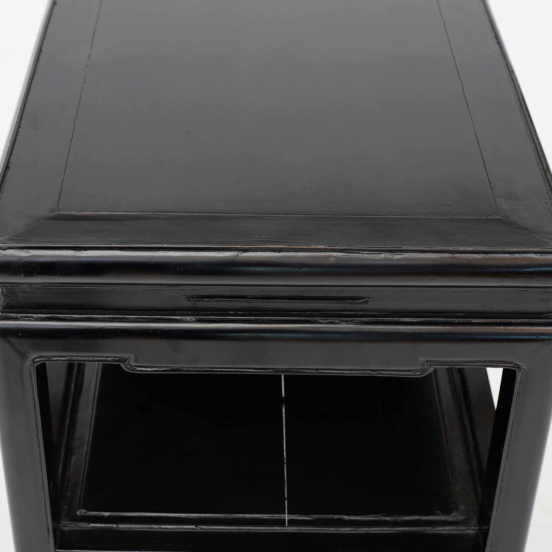 Art Deco Chinese Black Lacquer Side Table with Shelf, circa 1920