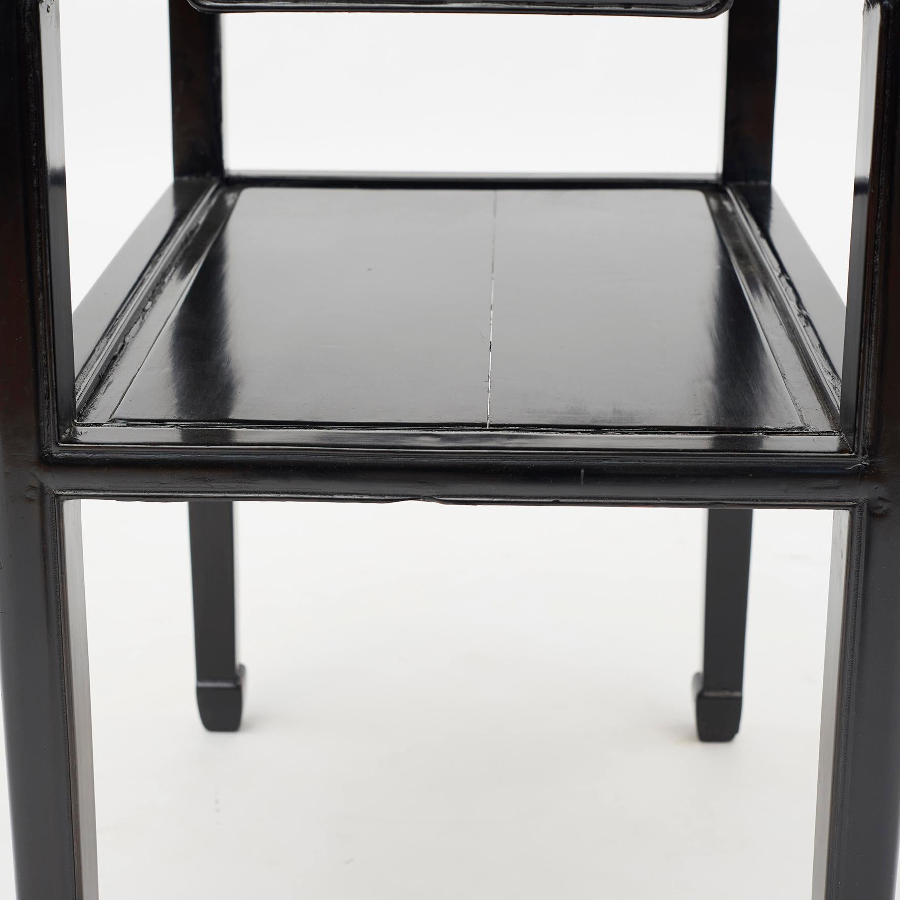 Chinese Black Lacquer Side Table with Shelf, circa 1920 In Good Condition In Kastrup, DK