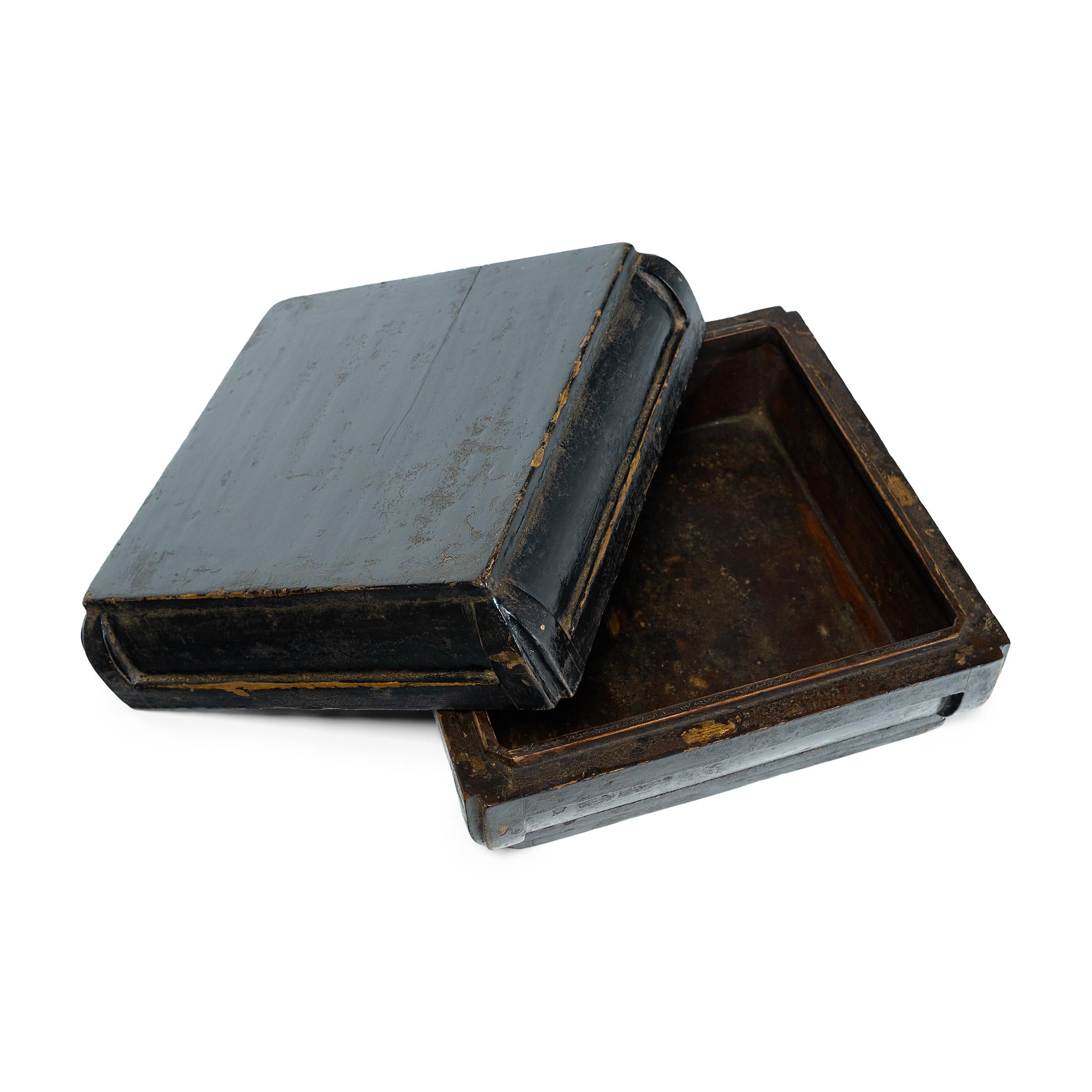 19th Century Chinese Black Lacquer Snack Box, c. 1820 For Sale