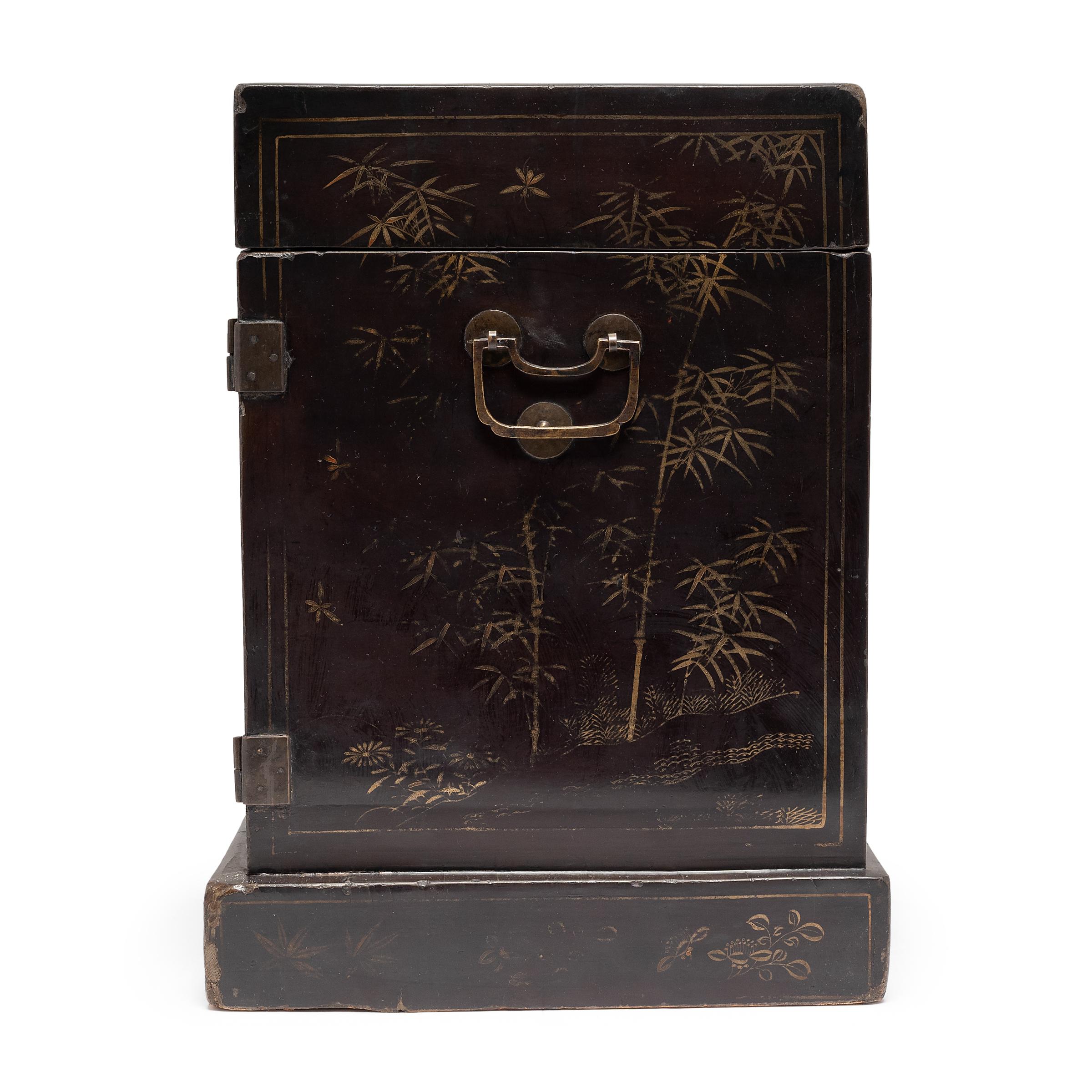 Qing Chinese Black Lacquer Vanity Box, c. 1850 For Sale