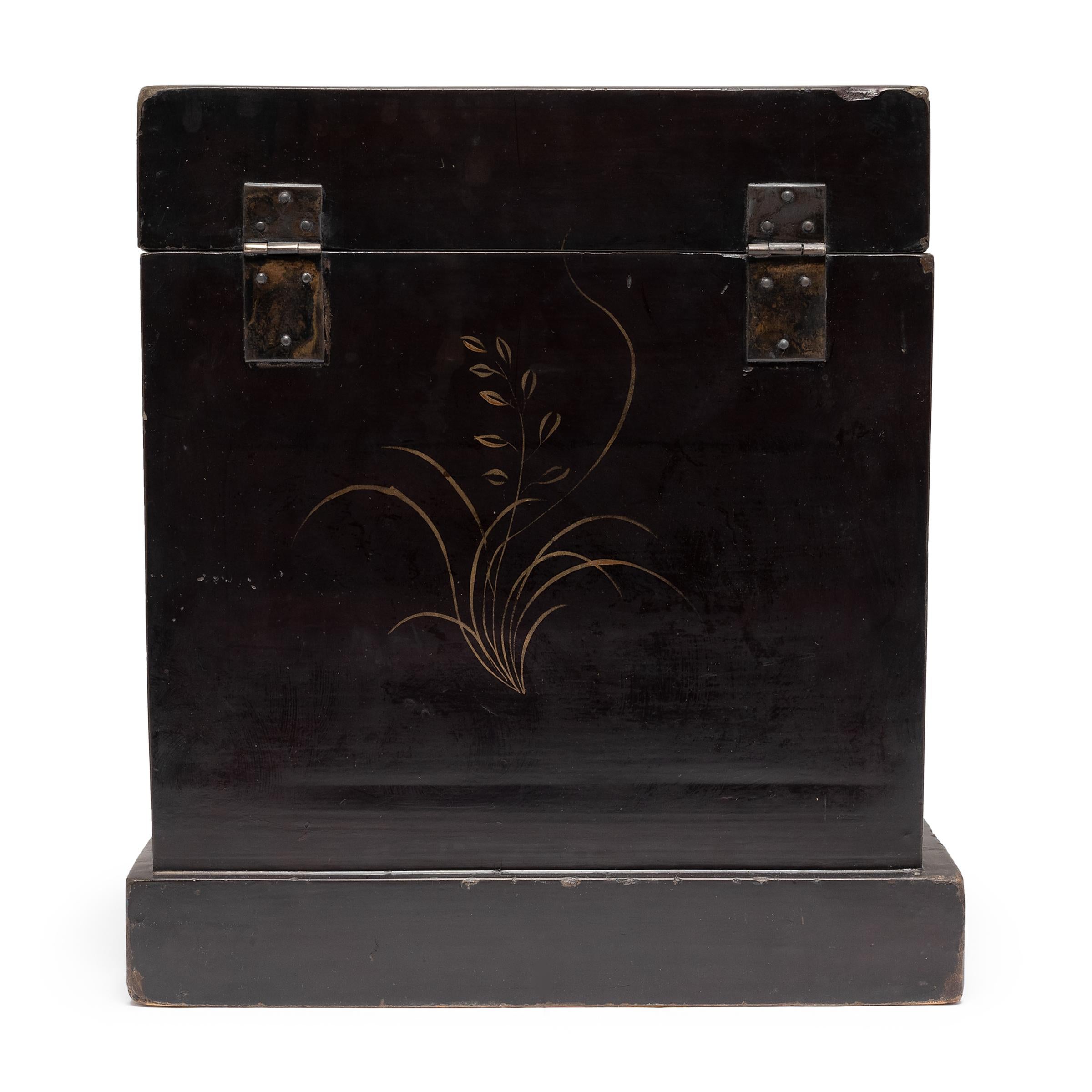Lacquered Chinese Black Lacquer Vanity Box, c. 1850 For Sale