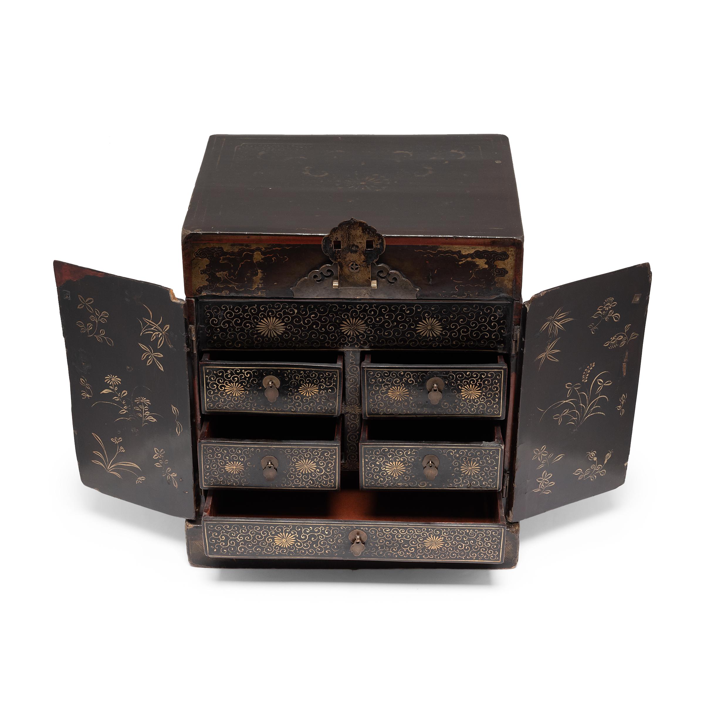 19th Century Chinese Black Lacquer Vanity Box, c. 1850 For Sale