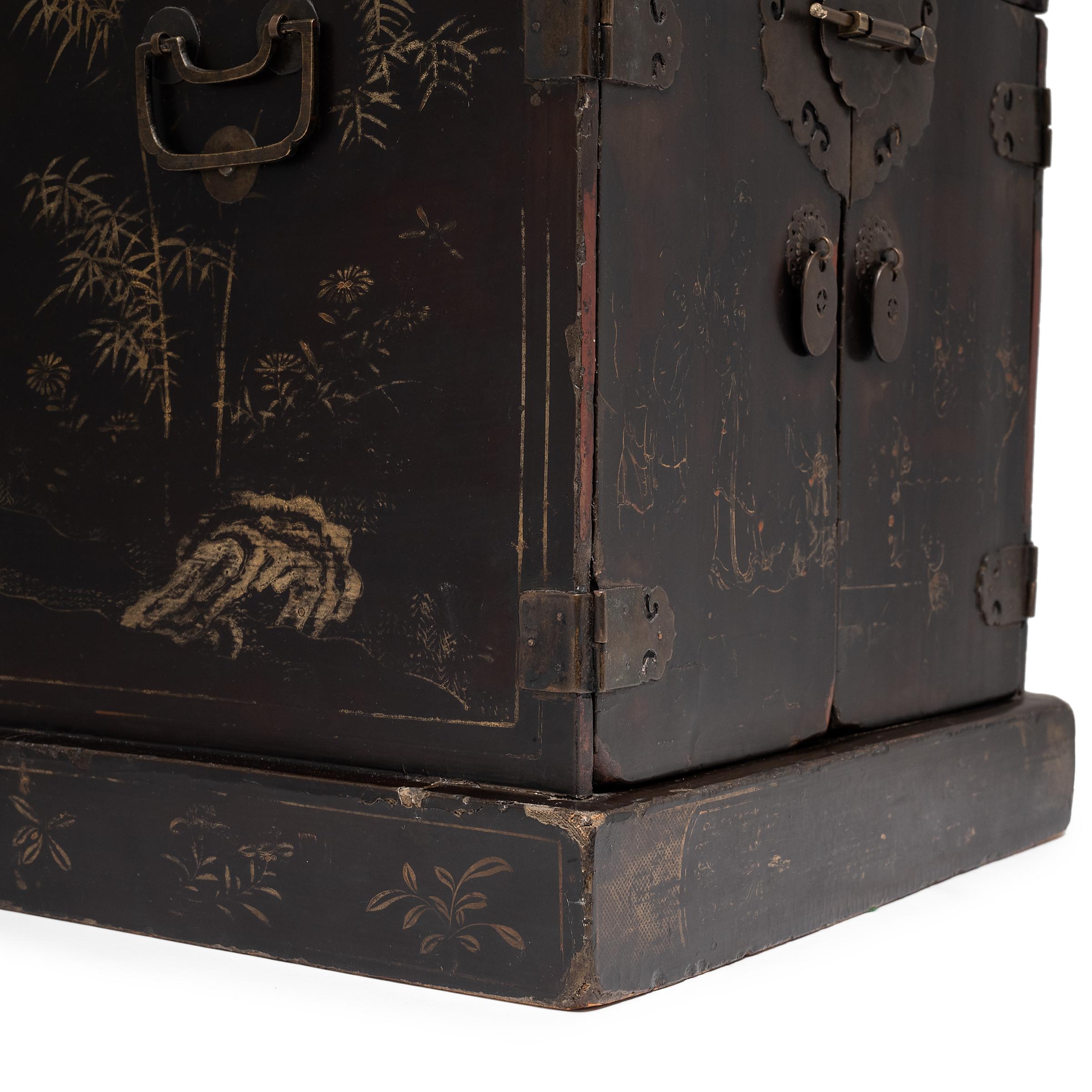 Chinese Black Lacquer Vanity Box, c. 1850 For Sale 2