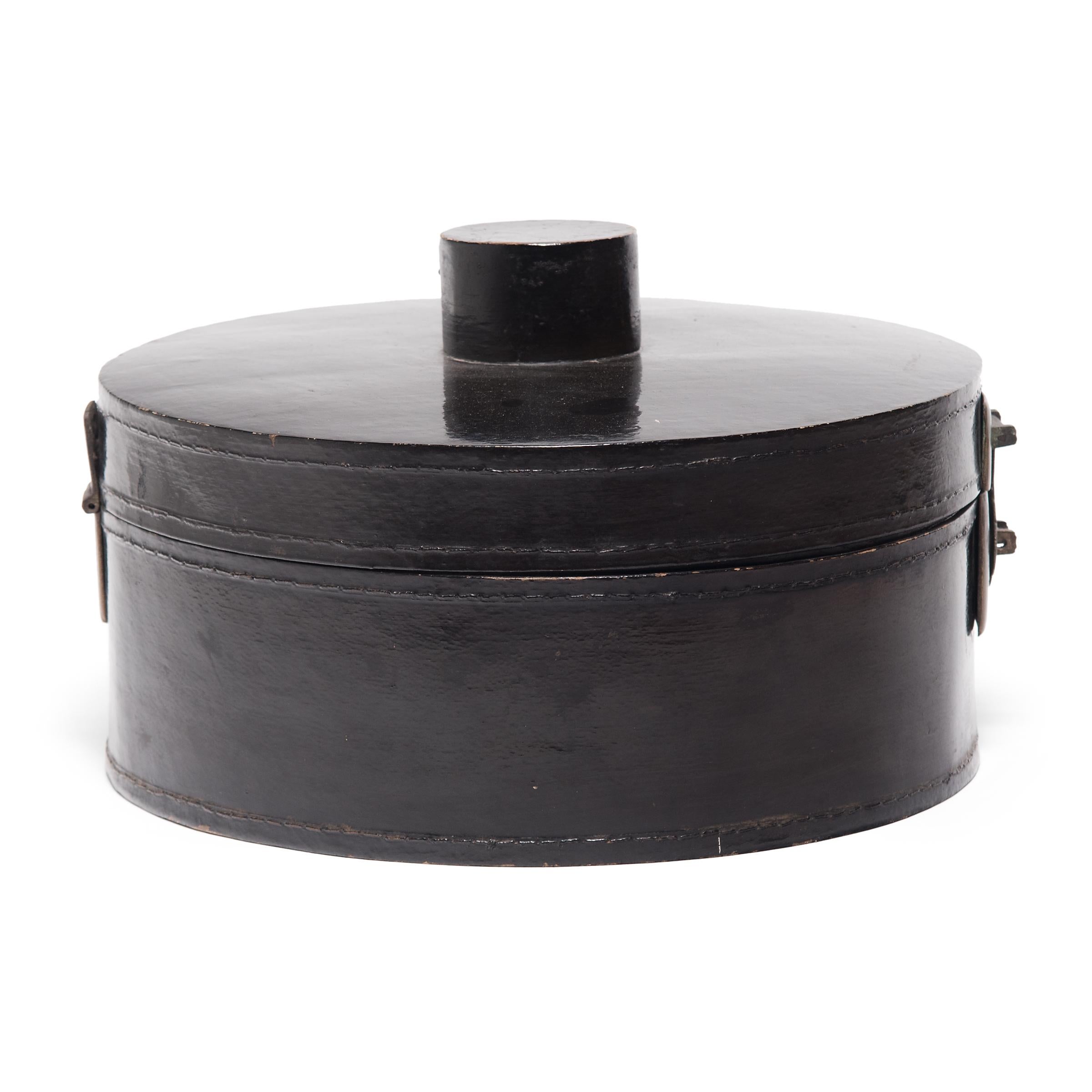 Lacquered Chinese Black Lacquer Winter Hat Box, circa 1850