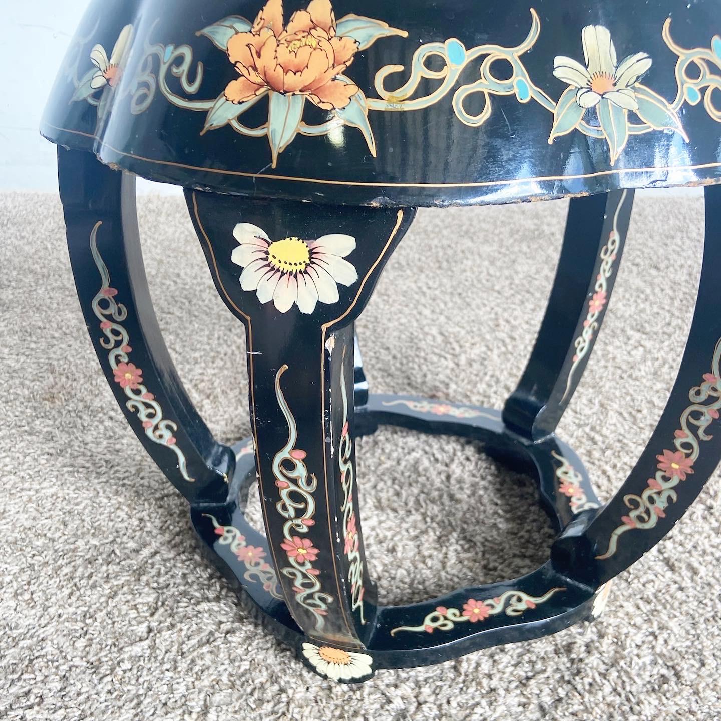 Chinese Black Lacquered and Hand Painted Low Stool/Side Table In Good Condition For Sale In Delray Beach, FL