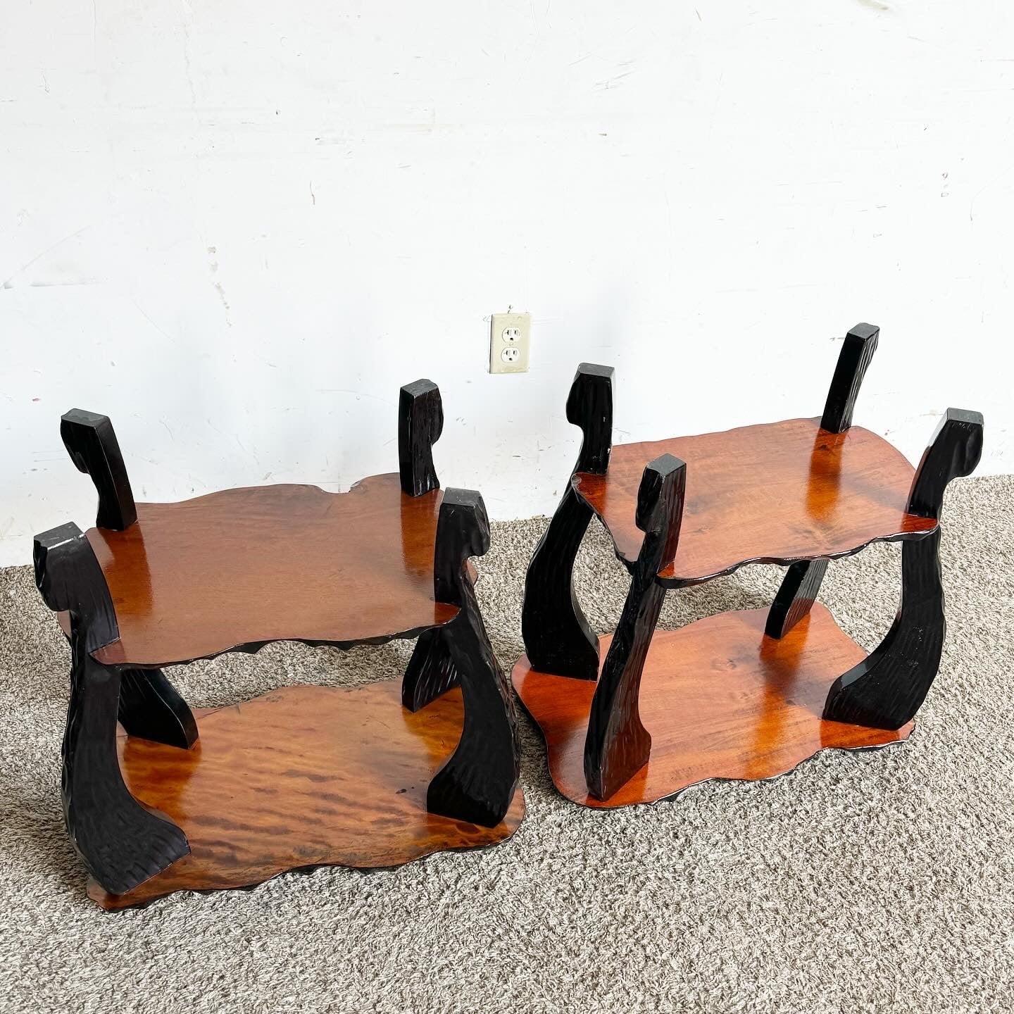 Chinois Tables d'appoint chinoises laquées noires et peintes à la main avec incrustation de nacre en vente