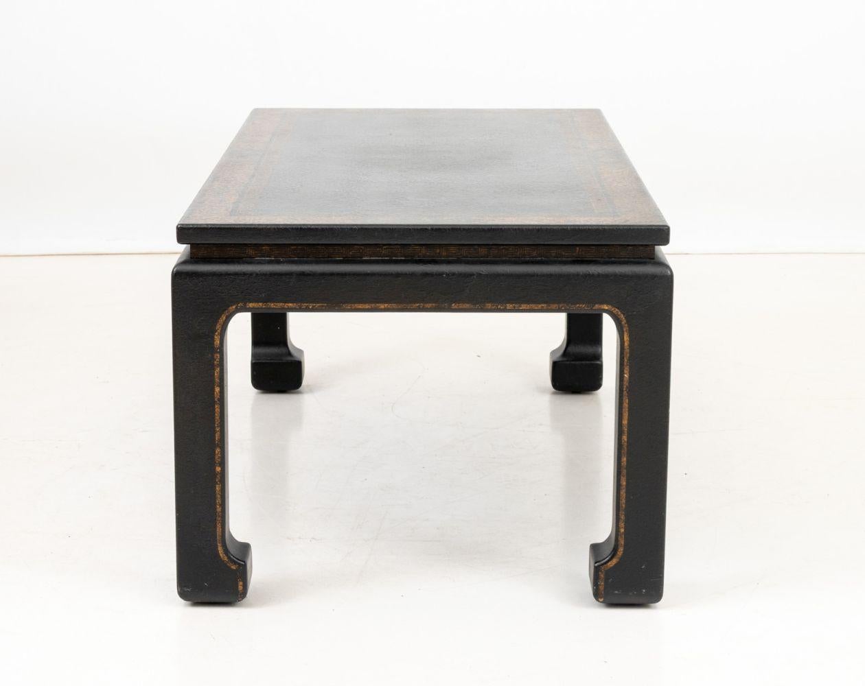 20ième siècle Chinese Black Lacquered Kang Table en vente
