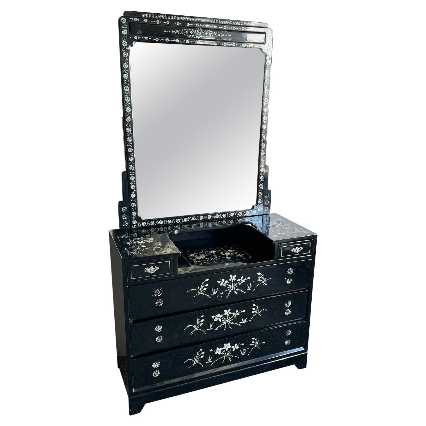 Coiffeuse/chest chinoise laquée noire avec incrustation de nacre en vente