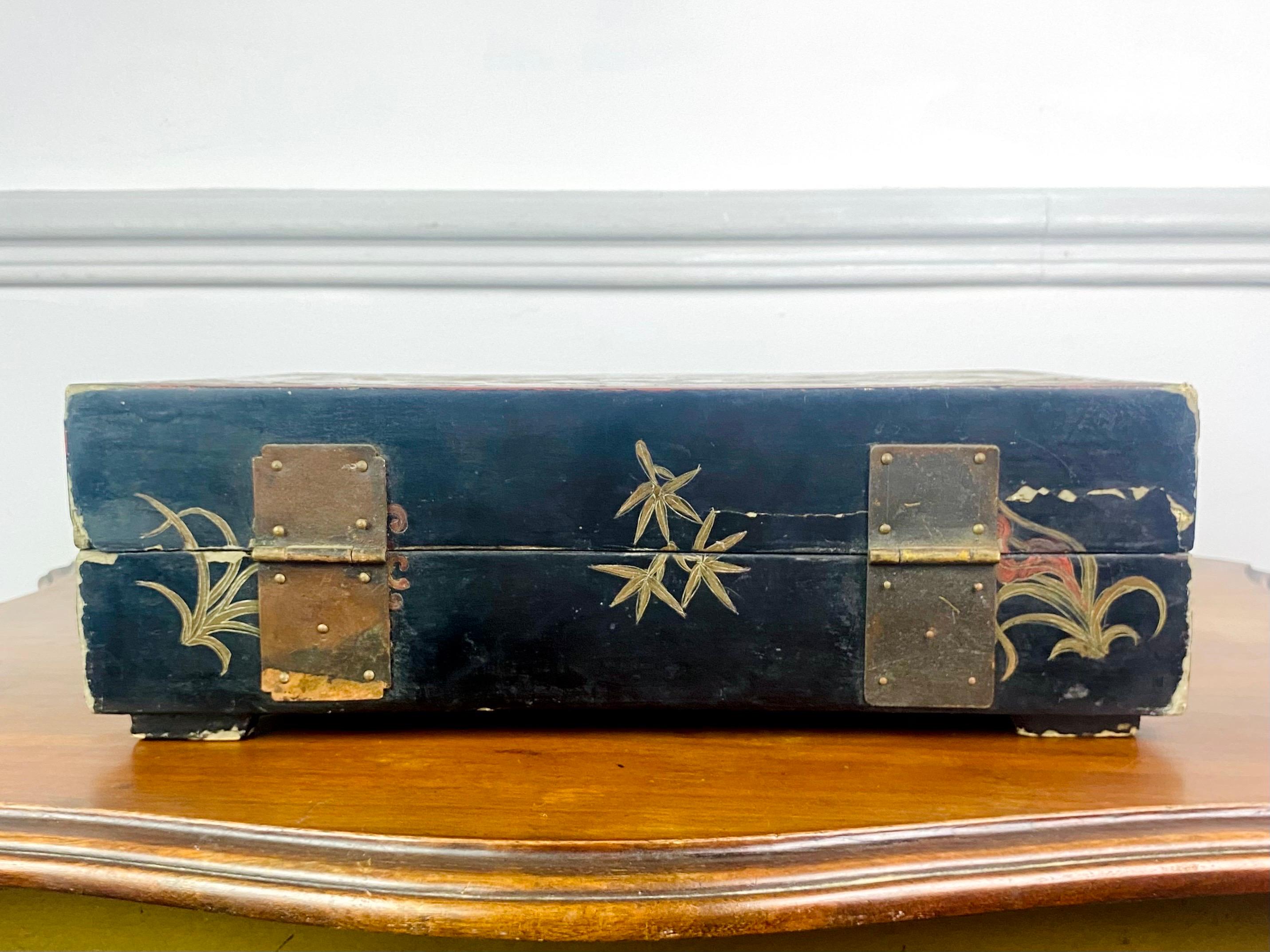 Boîte chinoise en bois laqué noir - Dragons impériaux - Période Ming Wanli 17ème en vente 2