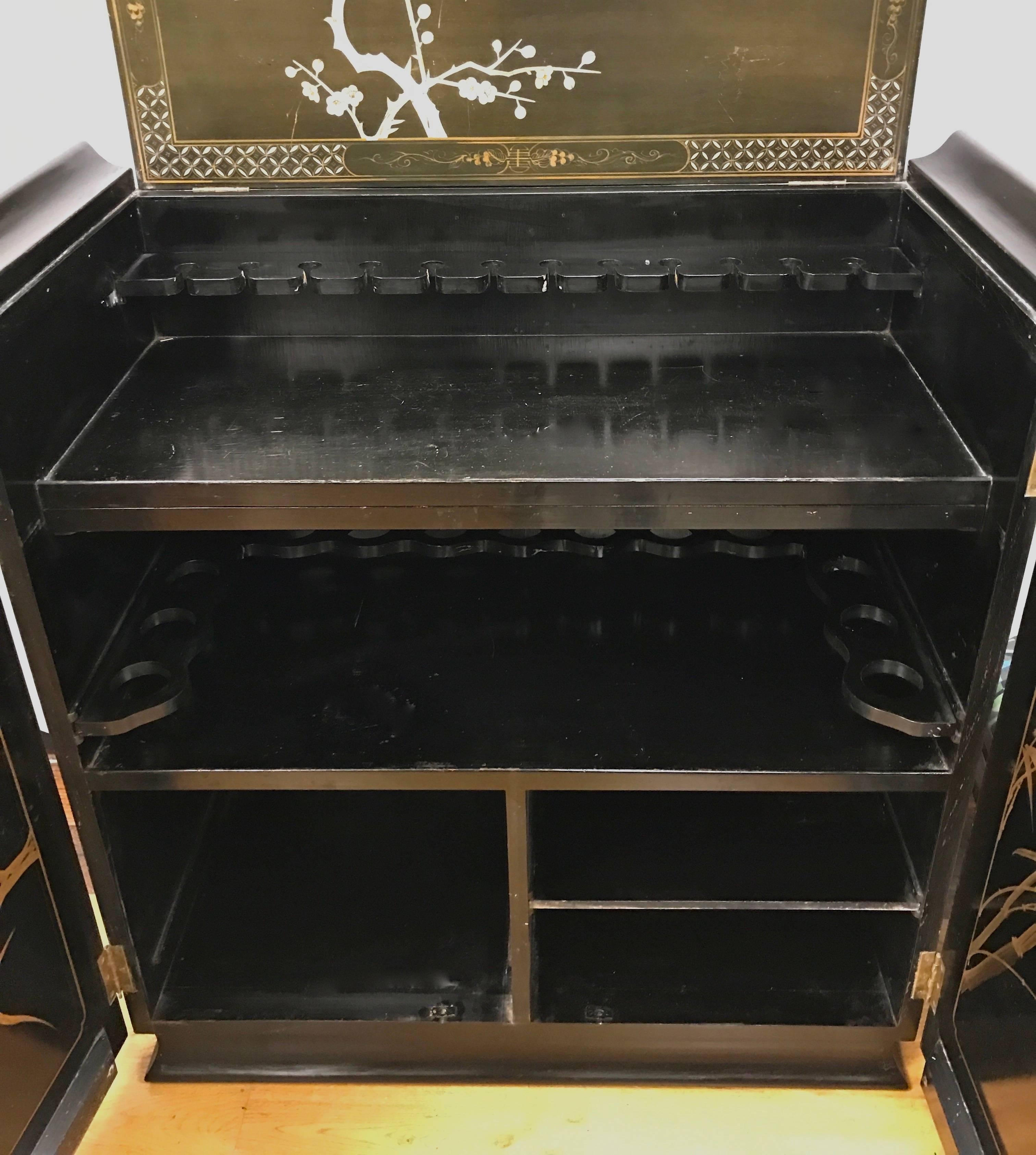 Chinesische schwarze Likör-Schrankbar mit Perlmutt-Intarsien 7