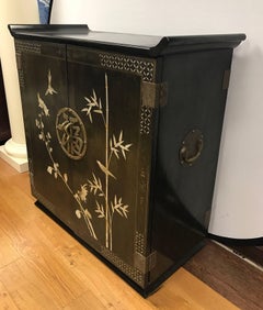 Chinesische schwarze Likör-Schrankbar mit Perlmutt-Intarsien