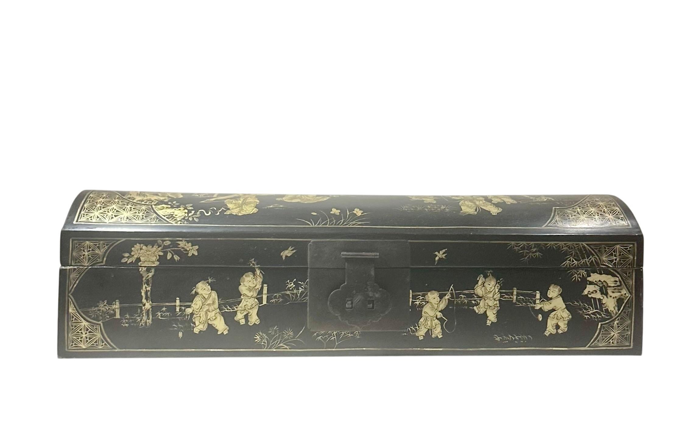 Chinese Black Papier-Mâché Lacquer Box In Good Condition For Sale In Tampa, FL