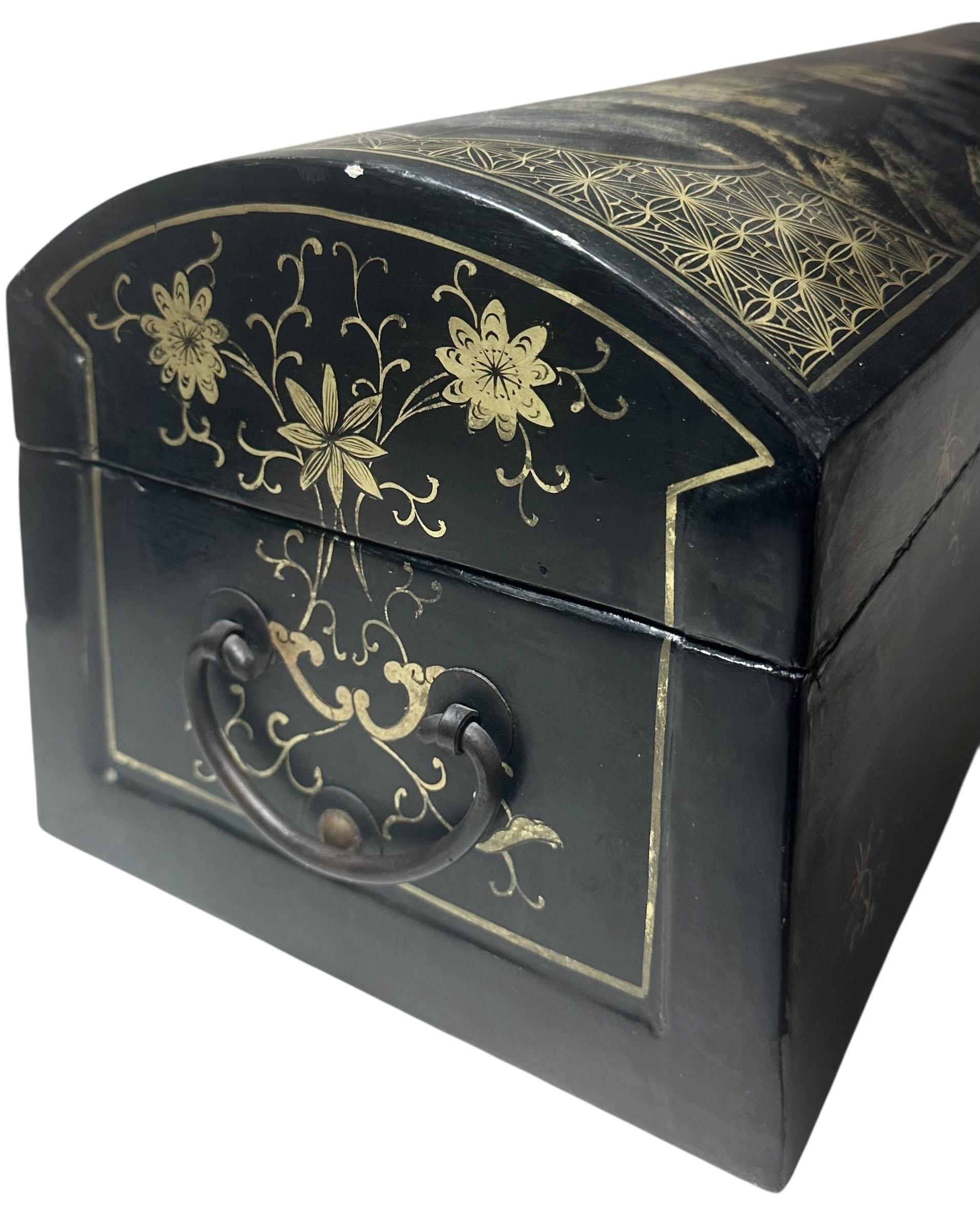 Early 20th Century Chinese Black Papier-Mâché Lacquer Box For Sale