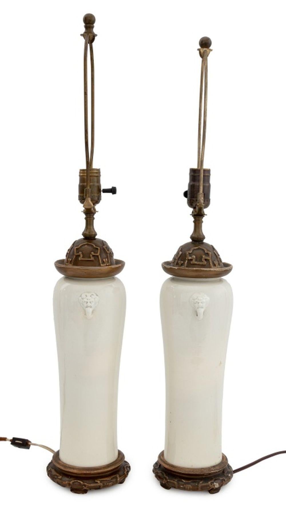 Chinese Blanc de Chine Dehua Vases as Lamps, Pair Cerámico en venta