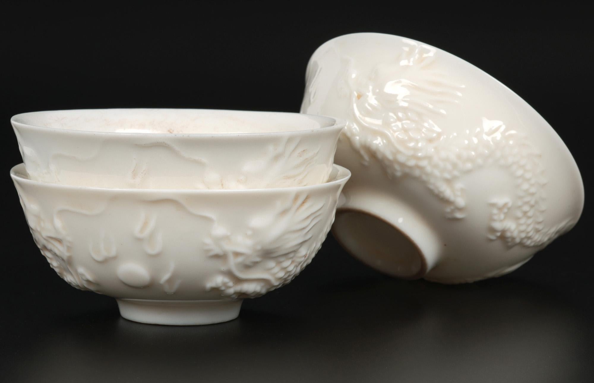 Hand-Crafted Chinese Blanc de Chine Dueling Dragon Molded Tea Bowls For Sale